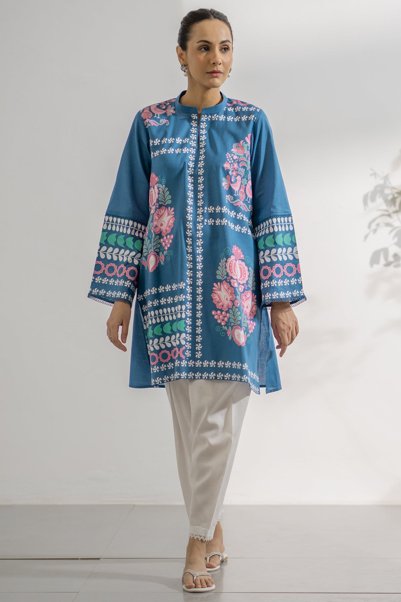 https://cdn.shopify.com/s/files/1/0568/3308/1529/files/E06835-BL0-1.jpg?v=1754560456