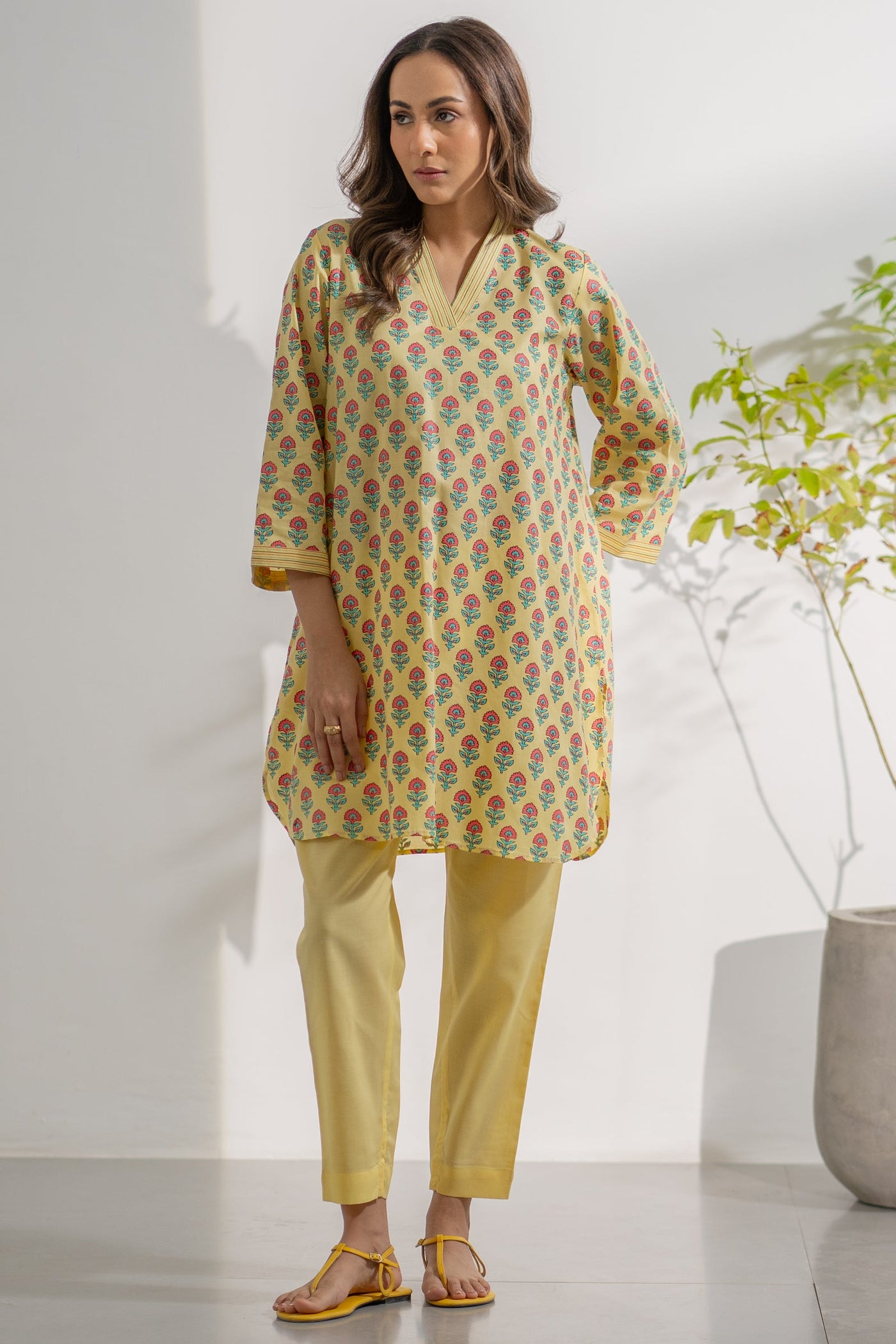 https://cdn.shopify.com/s/files/1/0568/3308/1529/files/E06851-YL0-2.jpg?v=1754560491