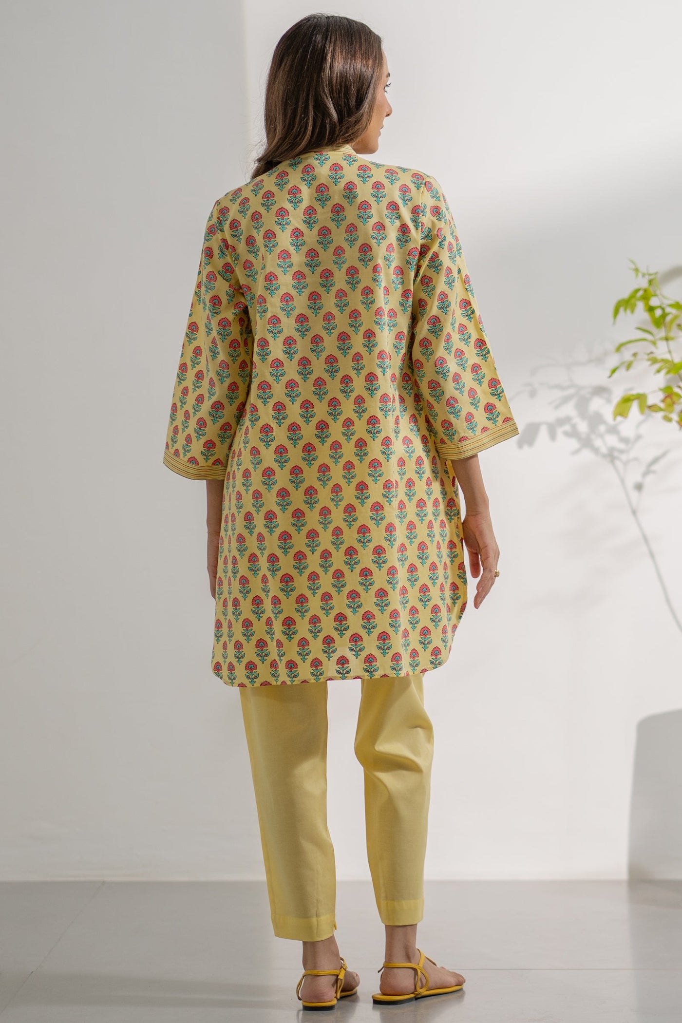 https://cdn.shopify.com/s/files/1/0568/3308/1529/files/E06851-YL0-5.jpg?v=1754560490