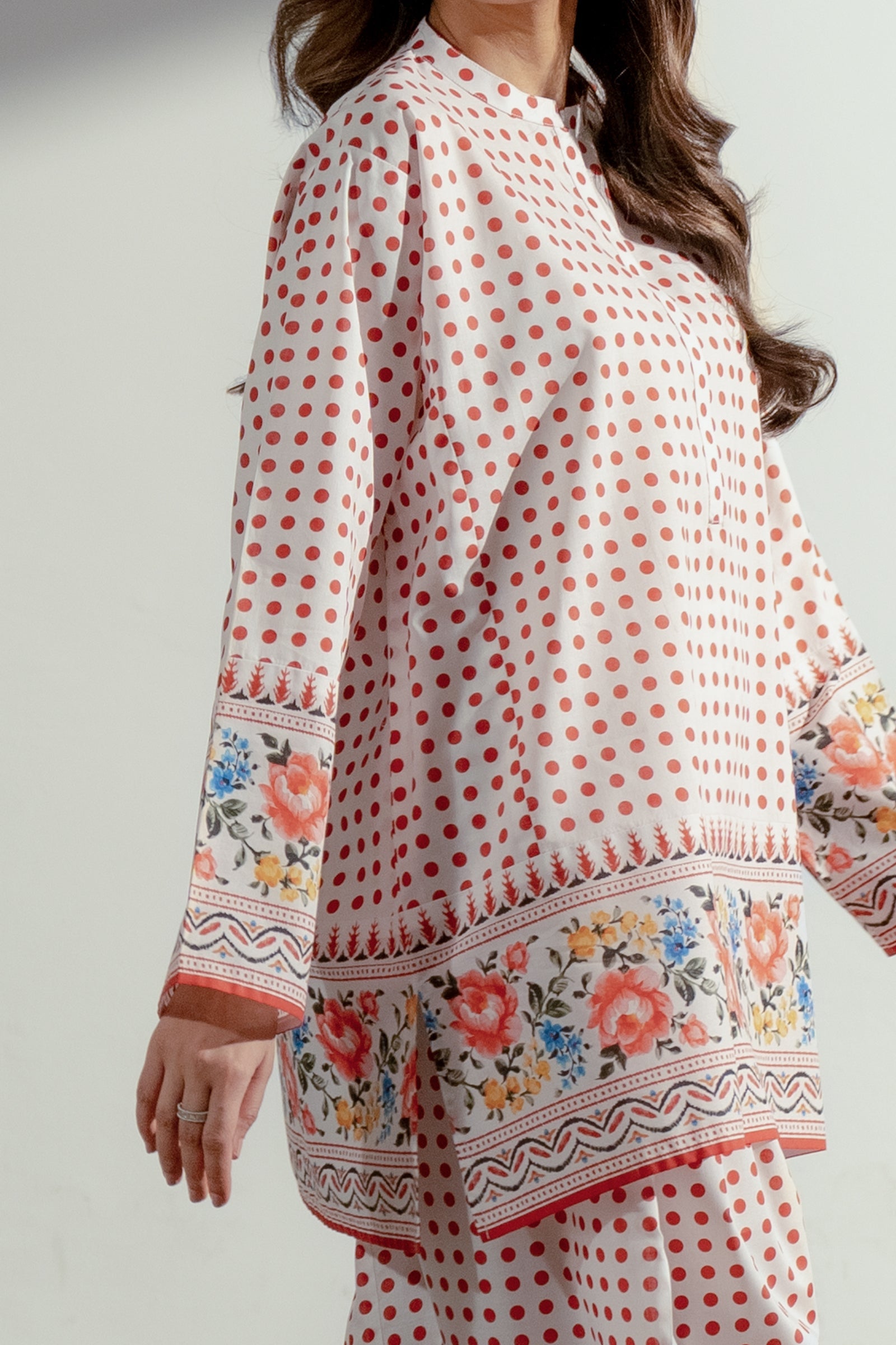 https://cdn.shopify.com/s/files/1/0568/3308/1529/files/E06865-WHT-2_77e18076-a16b-461e-9acb-ed7da759ca1e.jpg?v=1762495892