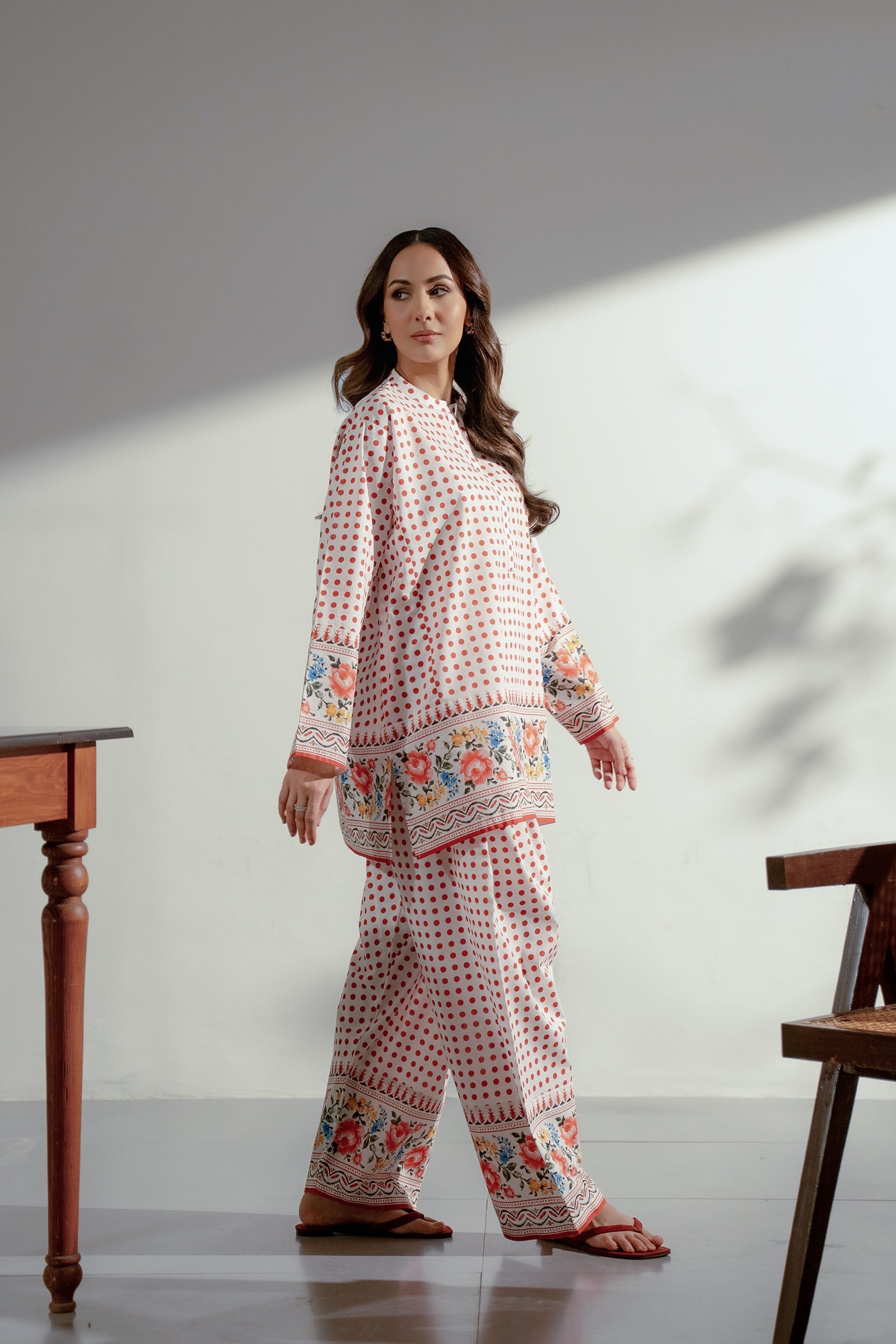 https://cdn.shopify.com/s/files/1/0568/3308/1529/files/E06865-WHT-3_92584253-c59f-4fef-94ab-7cee854cbecb.jpg?v=1762495879