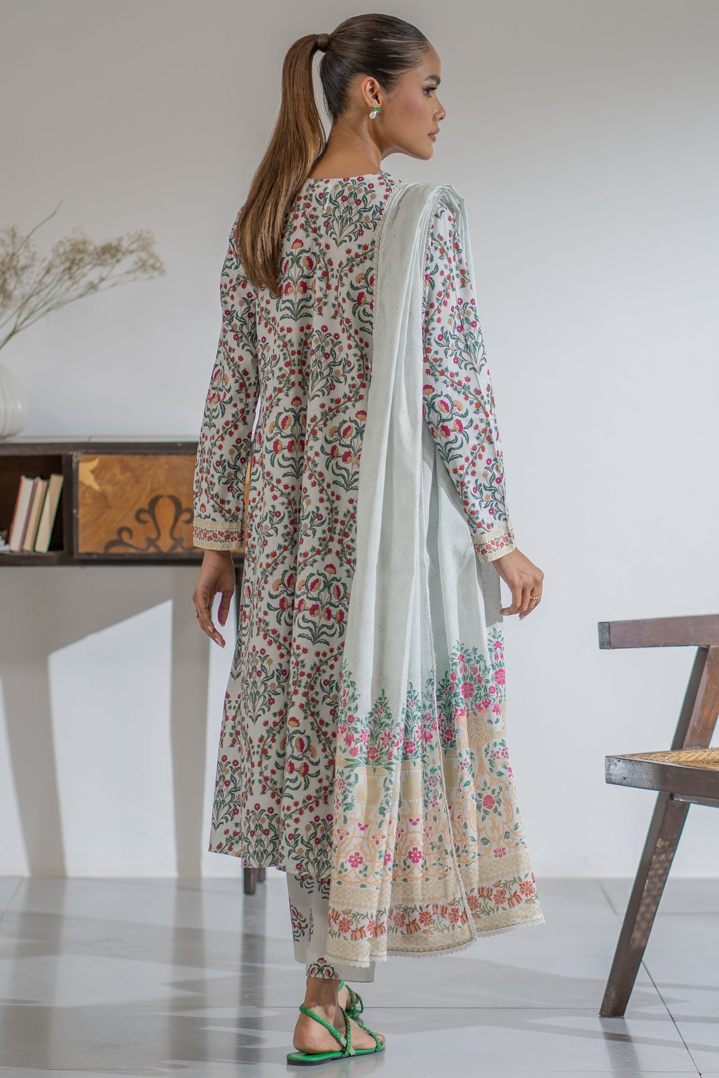 https://cdn.shopify.com/s/files/1/0568/3308/1529/files/E06901-WHT-5.jpg?v=1754978781