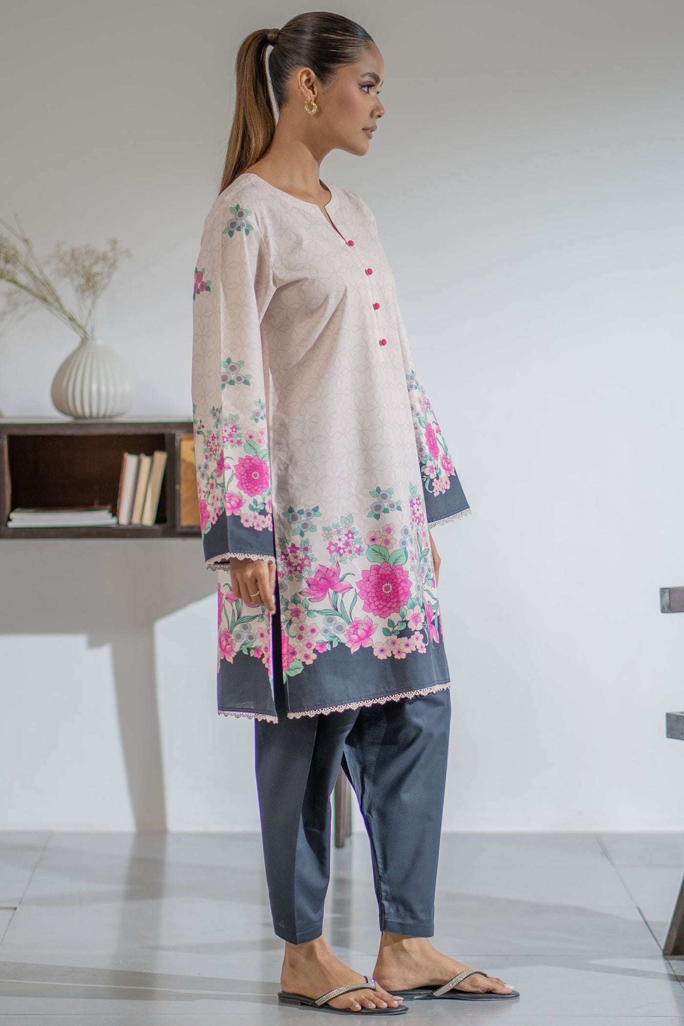 https://cdn.shopify.com/s/files/1/0568/3308/1529/files/E06904-BG0.jpg?v=1754978915
