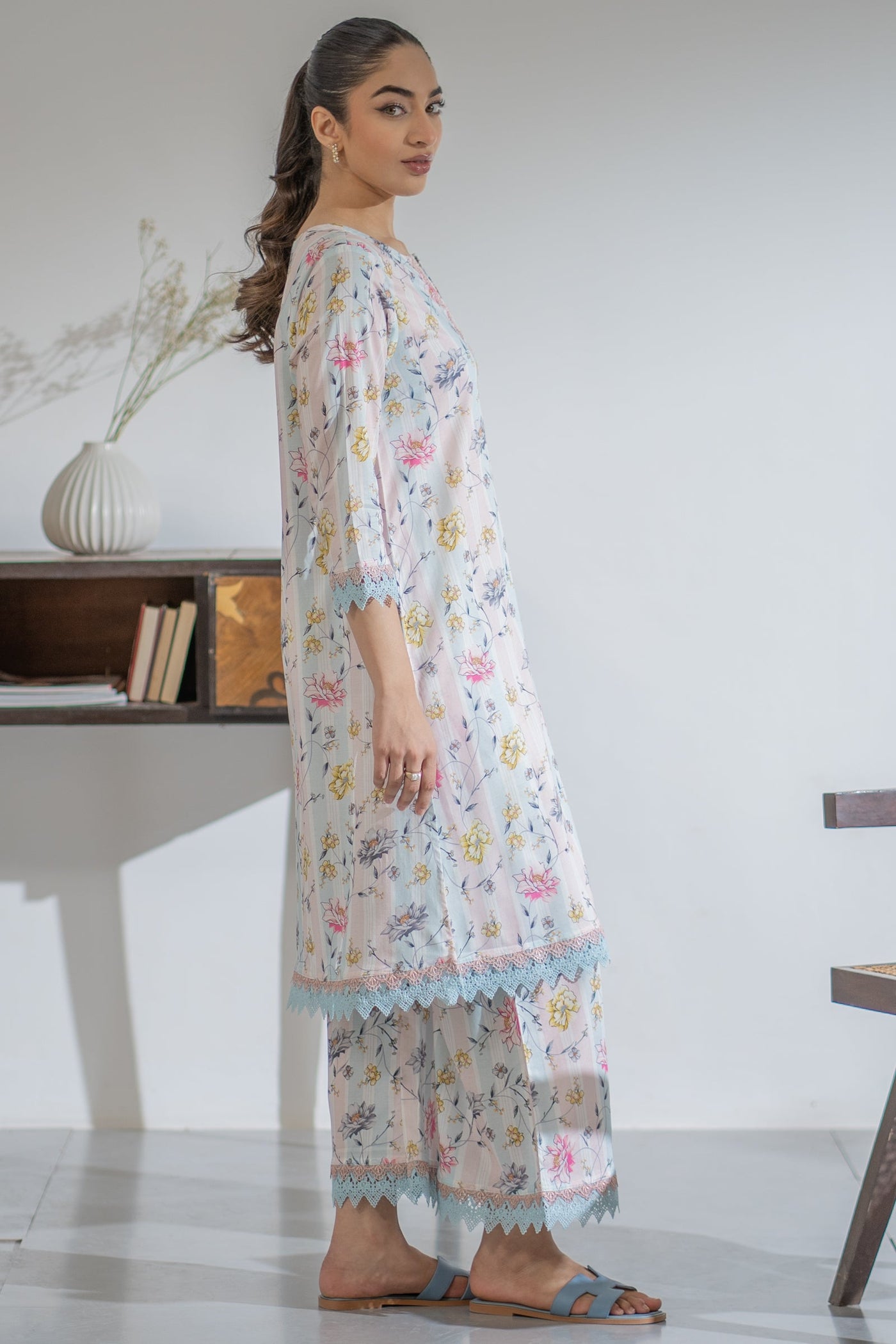 https://cdn.shopify.com/s/files/1/0568/3308/1529/files/E06905-LP2-3.jpg?v=1754978937