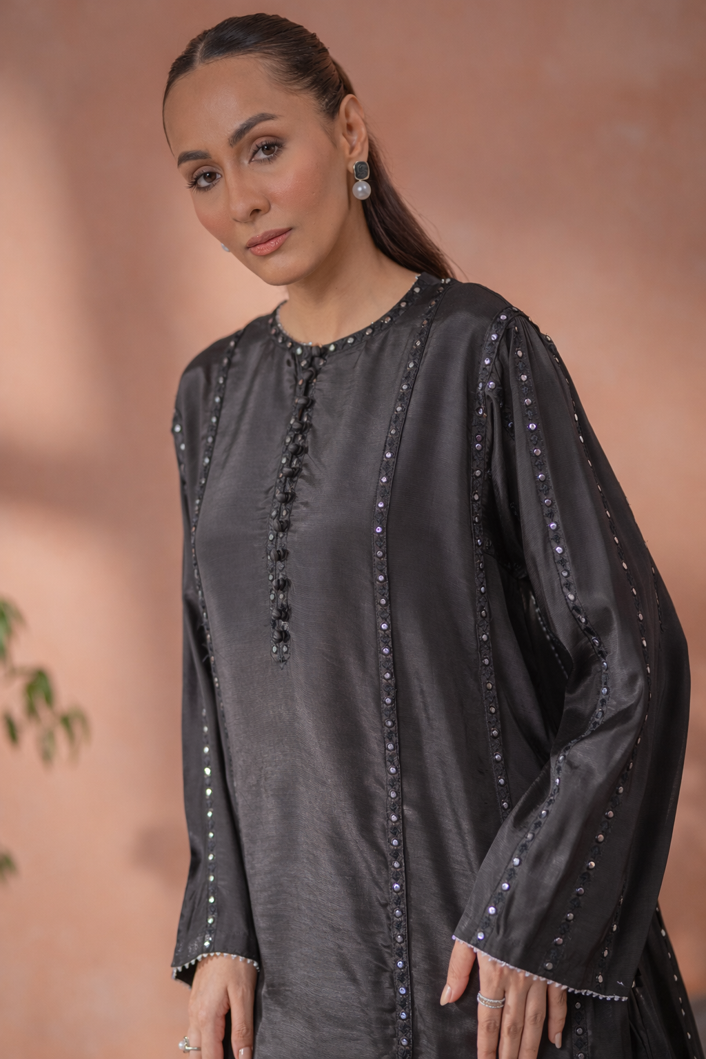 https://cdn.shopify.com/s/files/1/0568/3308/1529/files/E06923-BK0_2.png?v=1771320466