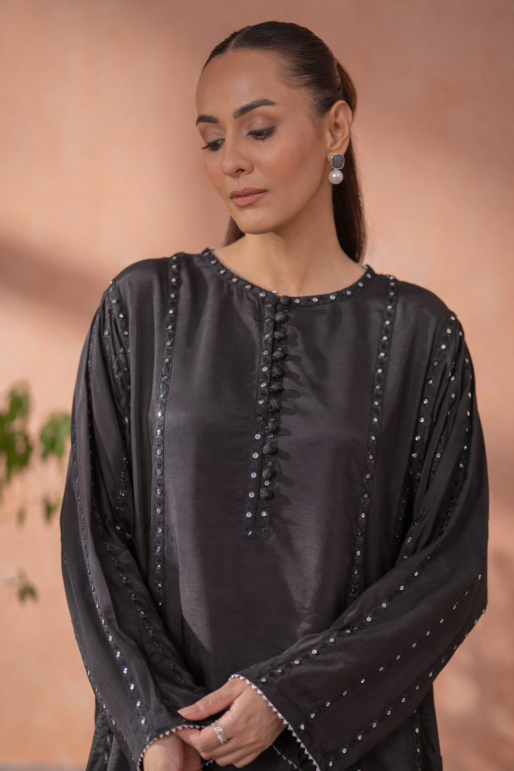 https://cdn.shopify.com/s/files/1/0568/3308/1529/files/E06923-BK0_3.png?v=1771320466