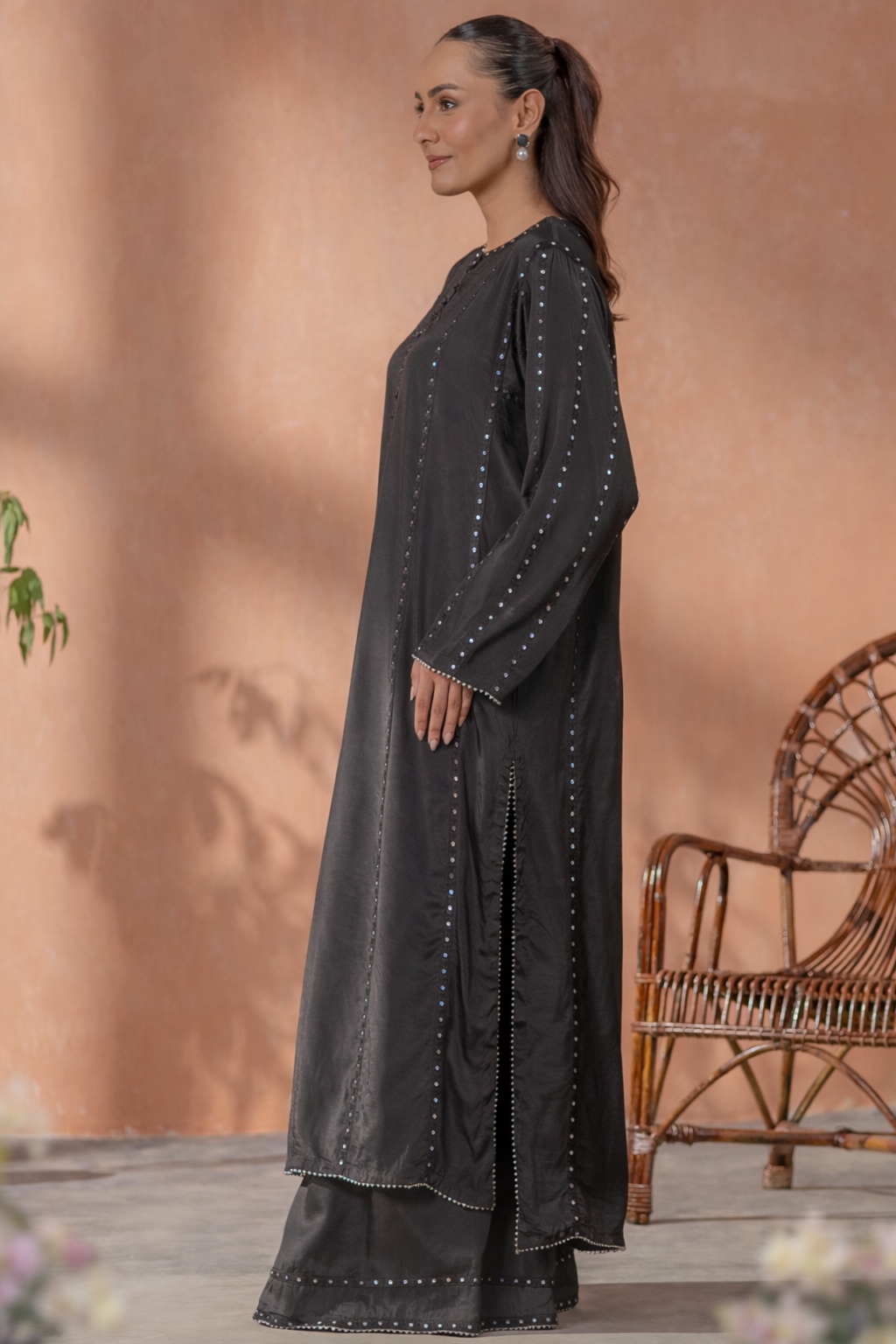 https://cdn.shopify.com/s/files/1/0568/3308/1529/files/E06923-BK0_6.png?v=1771320466