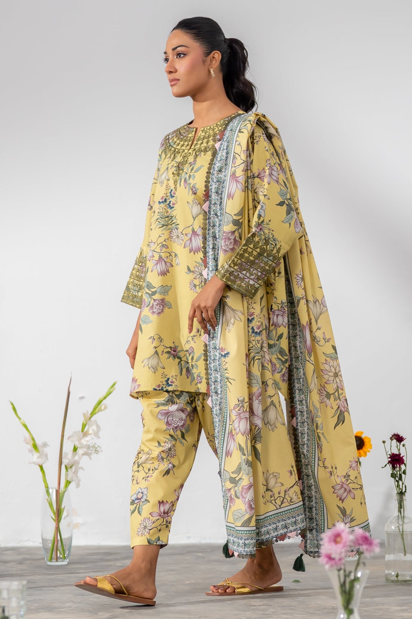 https://cdn.shopify.com/s/files/1/0568/3308/1529/files/E06951-YL0-4.jpg?v=1769061741