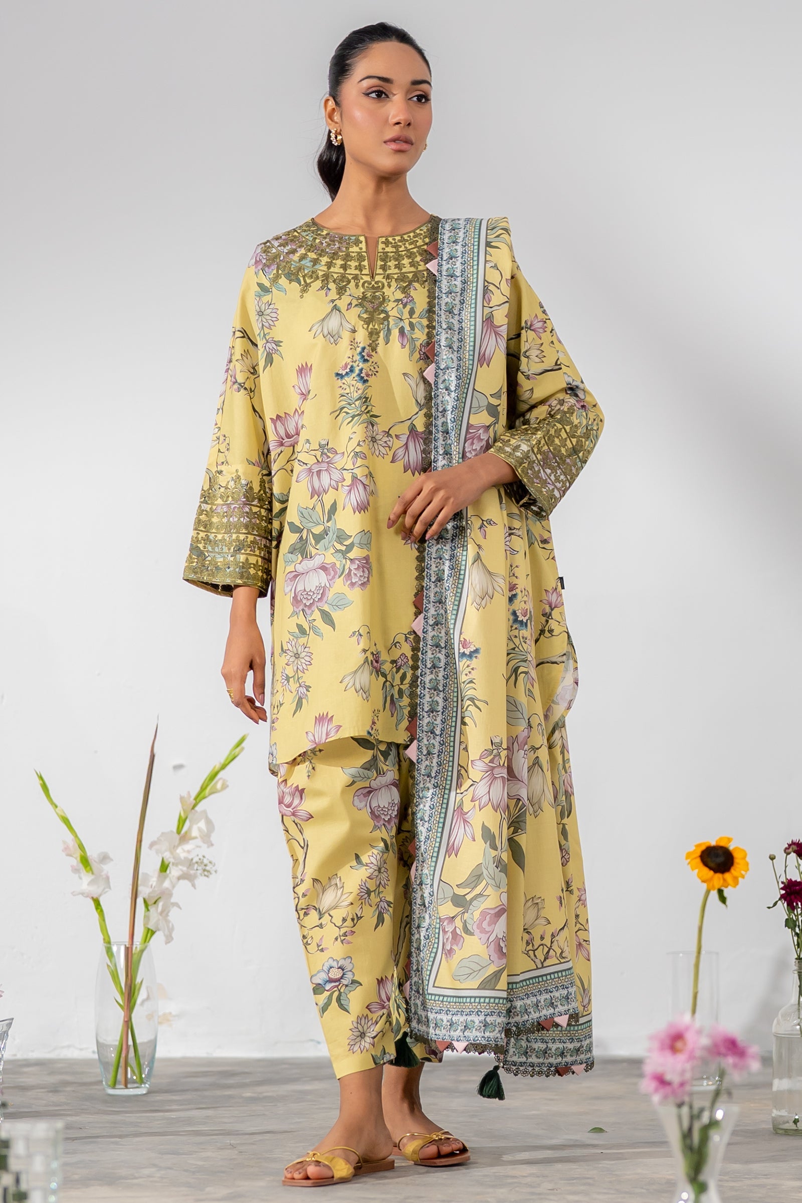https://cdn.shopify.com/s/files/1/0568/3308/1529/files/E06951-YL0.jpg?v=1769061741