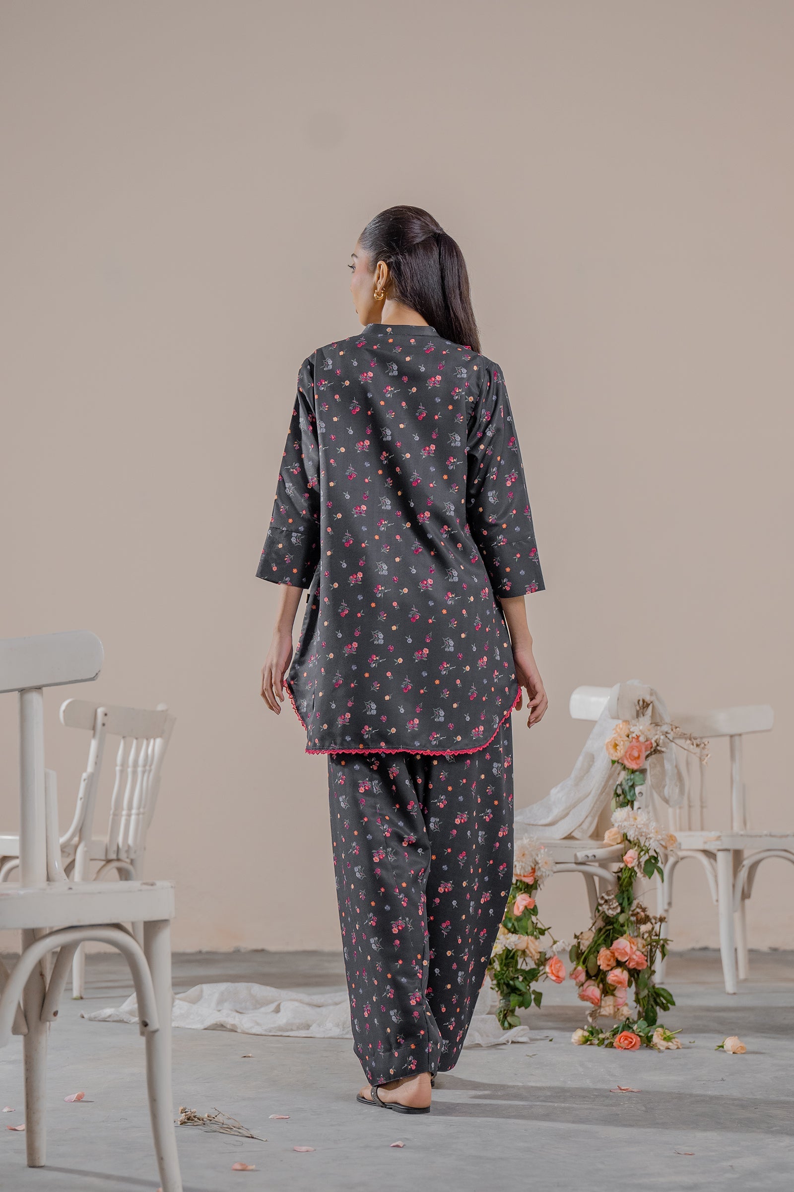 https://cdn.shopify.com/s/files/1/0568/3308/1529/files/E06963-BK0-5.jpg?v=1764752017