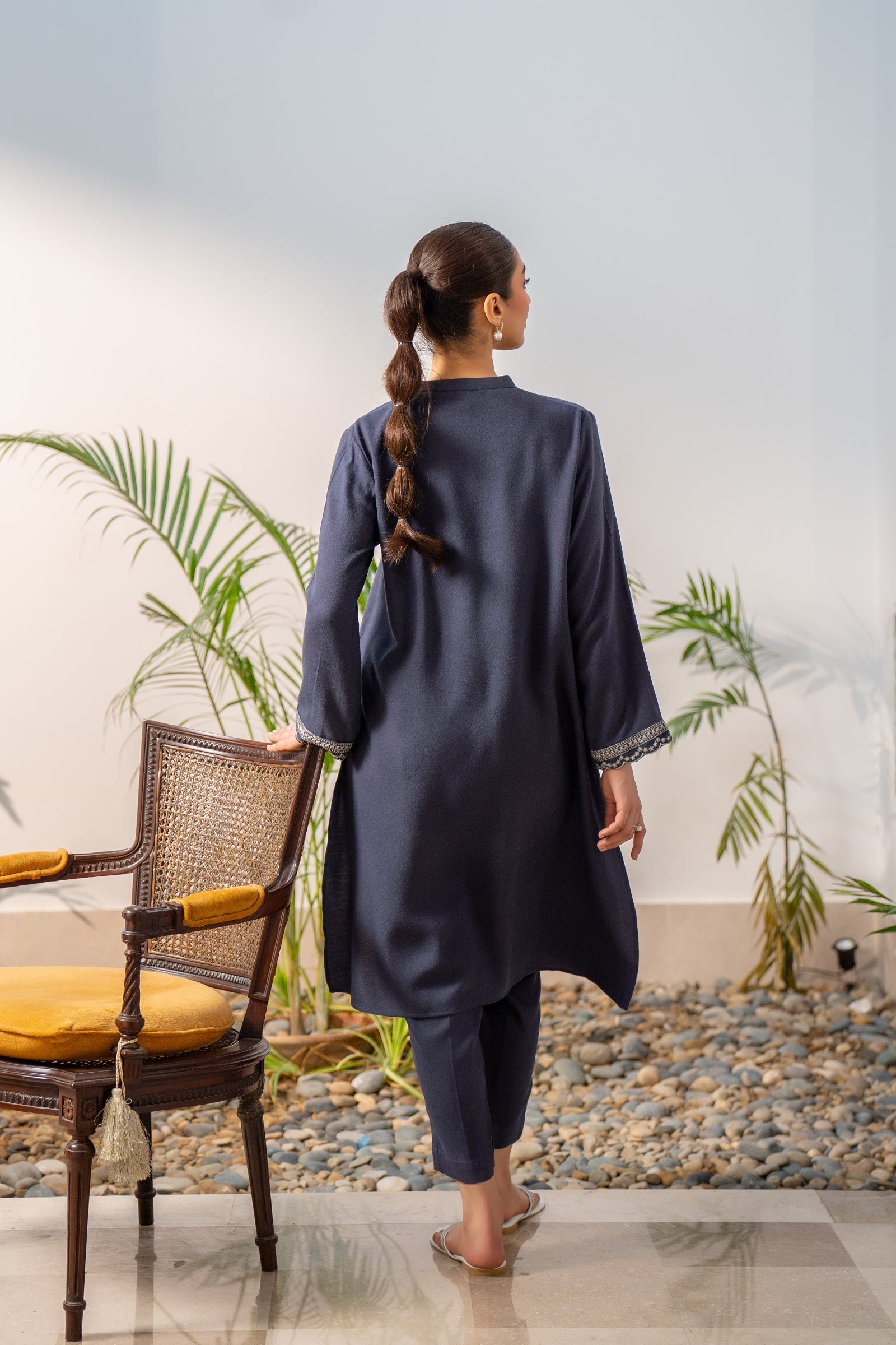https://cdn.shopify.com/s/files/1/0568/3308/1529/files/E06984-BL0-5.jpg?v=1764946110