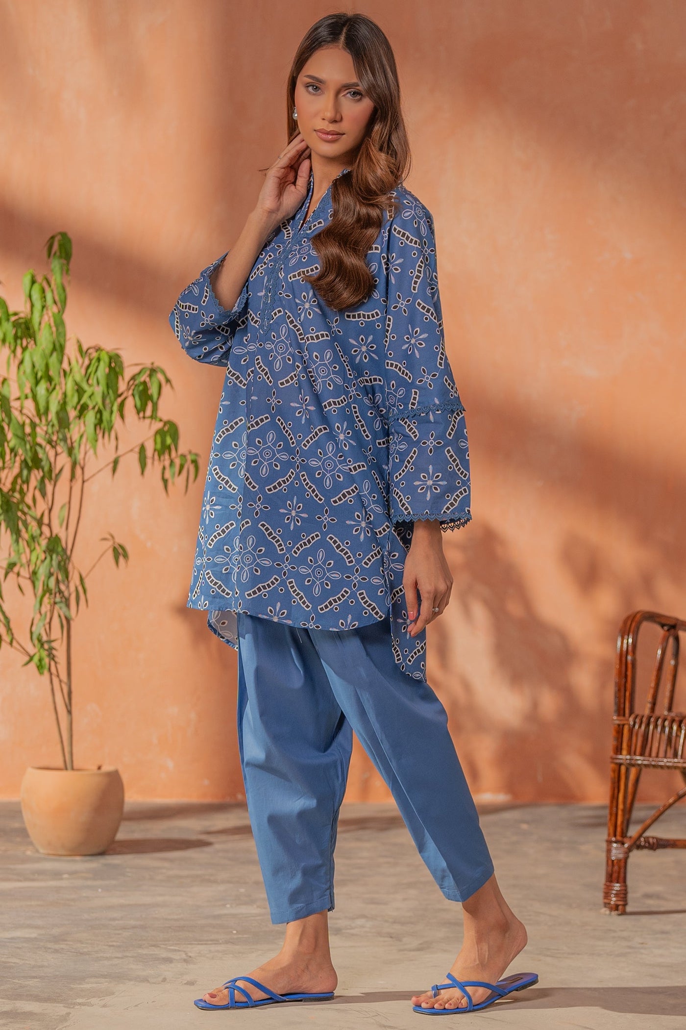 https://cdn.shopify.com/s/files/1/0568/3308/1529/files/E07018-BL0-3.jpg?v=1770961797