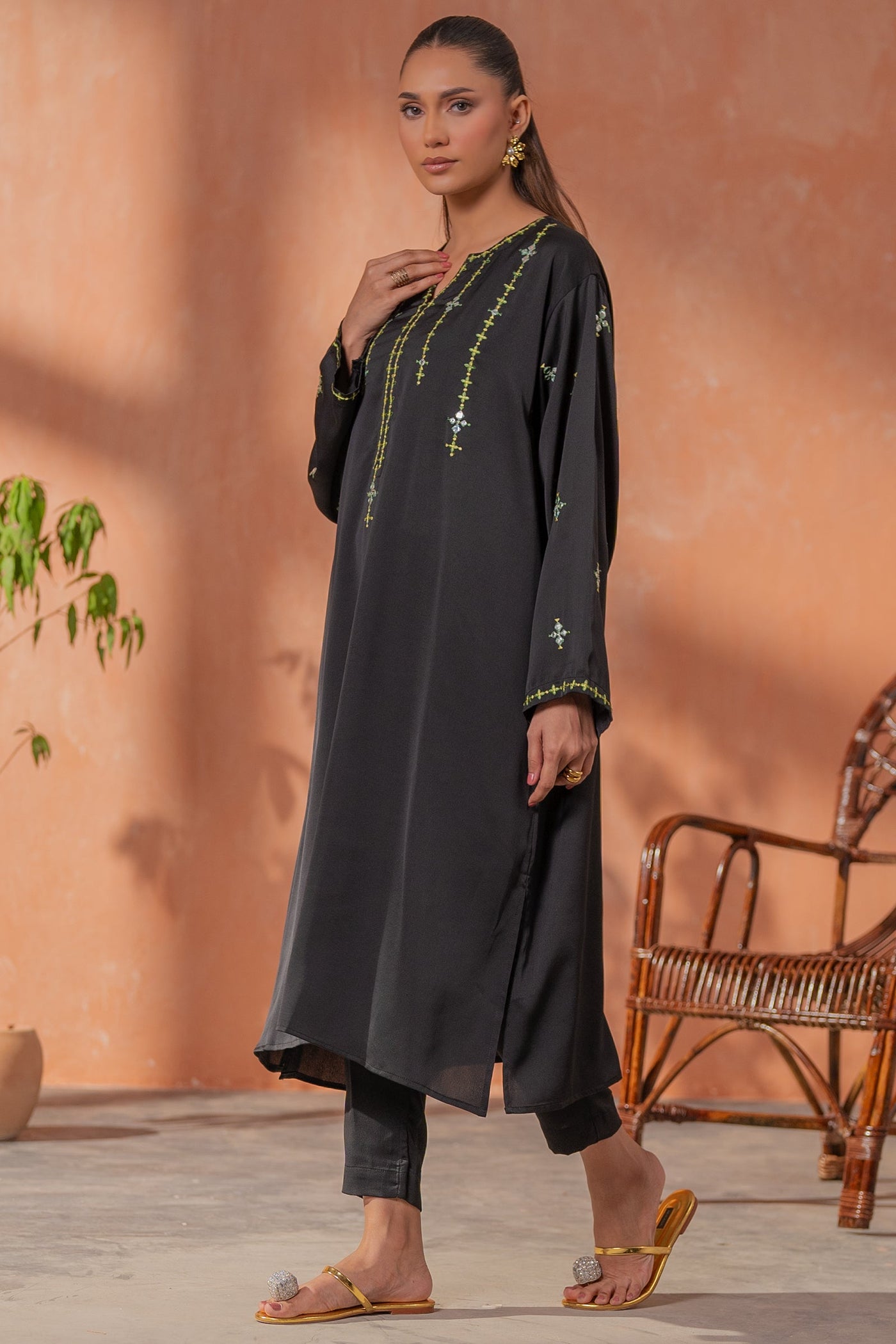 https://cdn.shopify.com/s/files/1/0568/3308/1529/files/E07038-BK0-3.jpg?v=1770969469