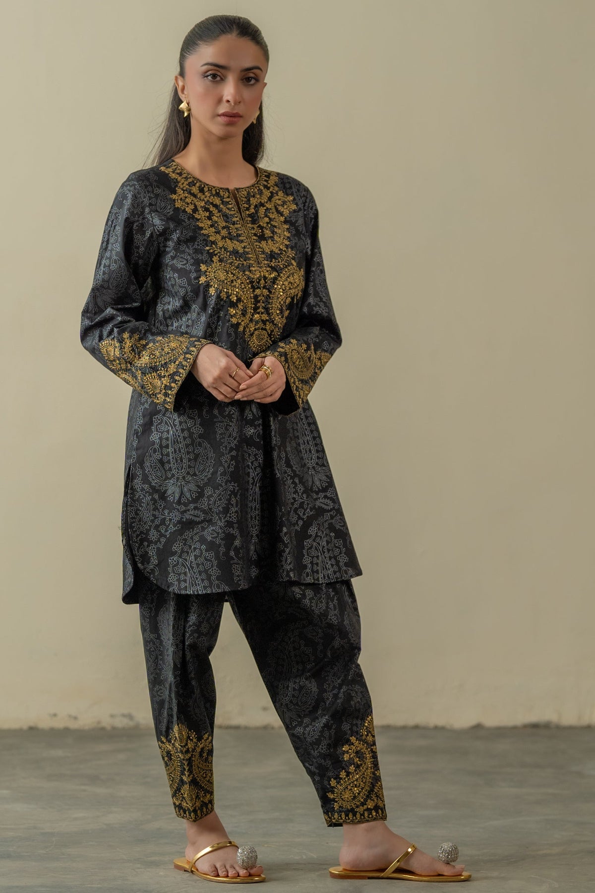 Gold paisley 2 piece - E07045-XSM-BK0