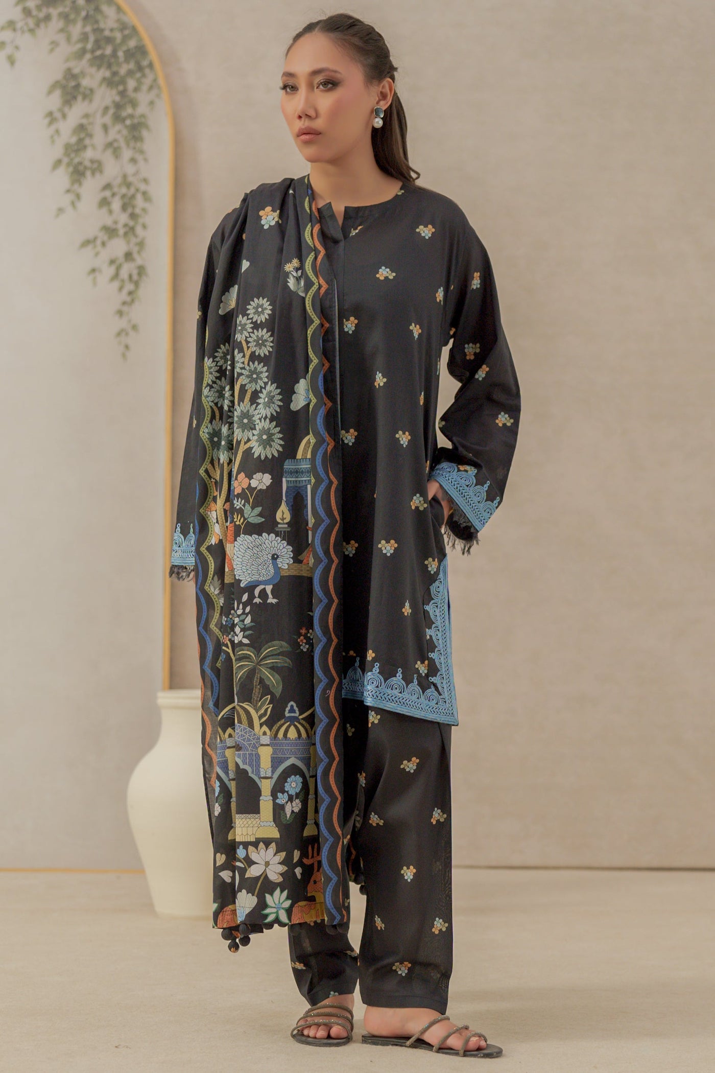 https://cdn.shopify.com/s/files/1/0568/3308/1529/files/E07080--BK0-1.jpg?v=1778856804