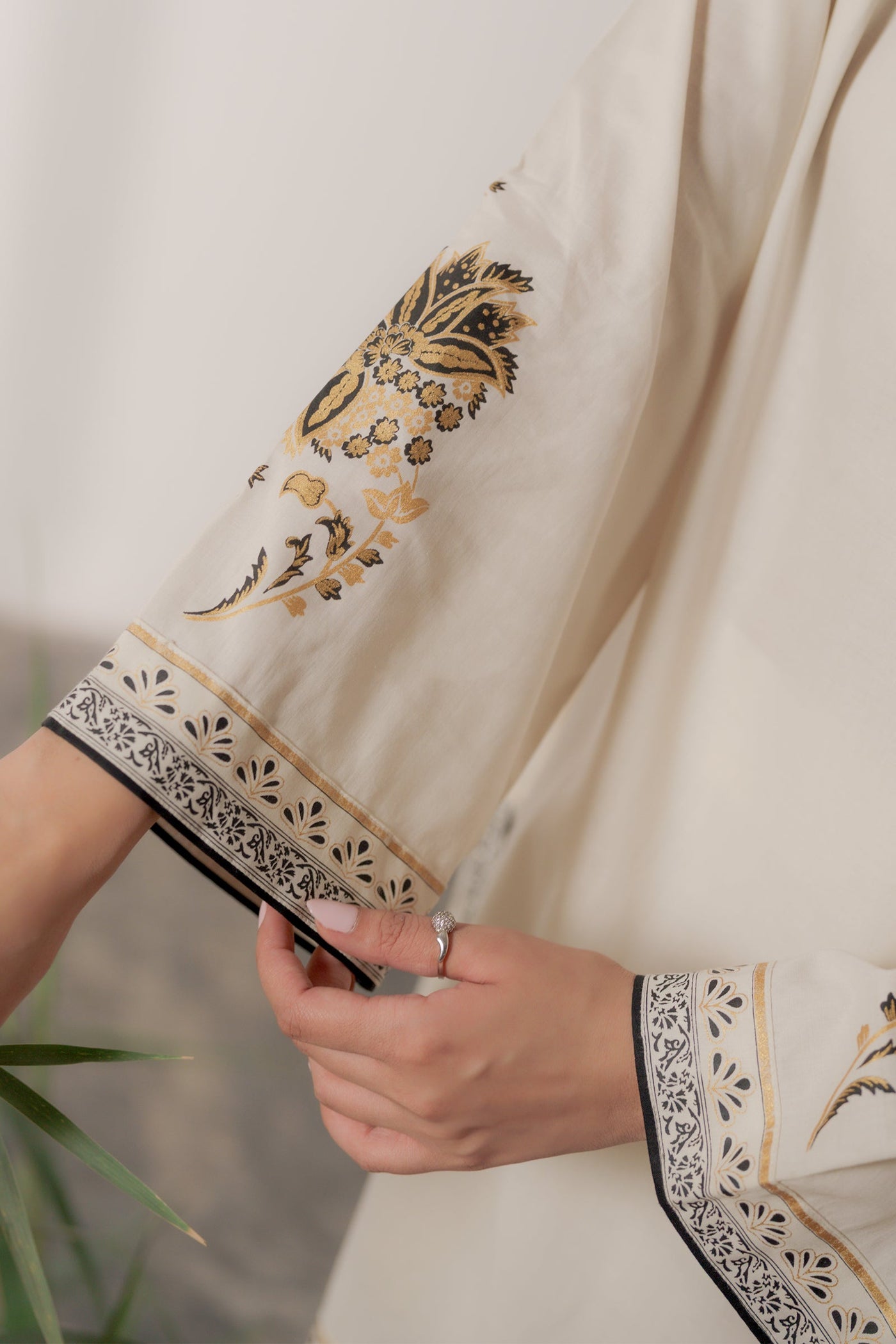 https://cdn.shopify.com/s/files/1/0568/3308/1529/files/E07083-CR0-3.jpg?v=1773311045