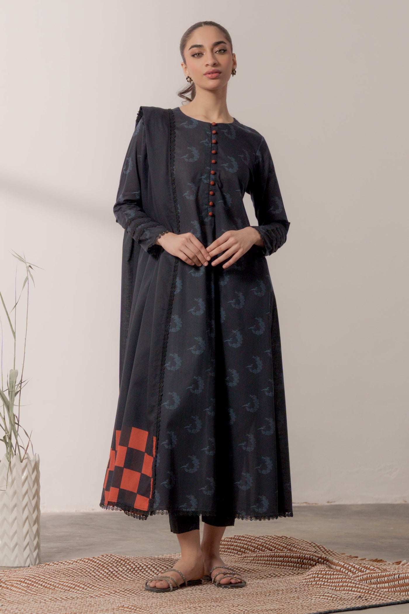 https://cdn.shopify.com/s/files/1/0568/3308/1529/files/E07086-BL0-2.jpg?v=1773311072