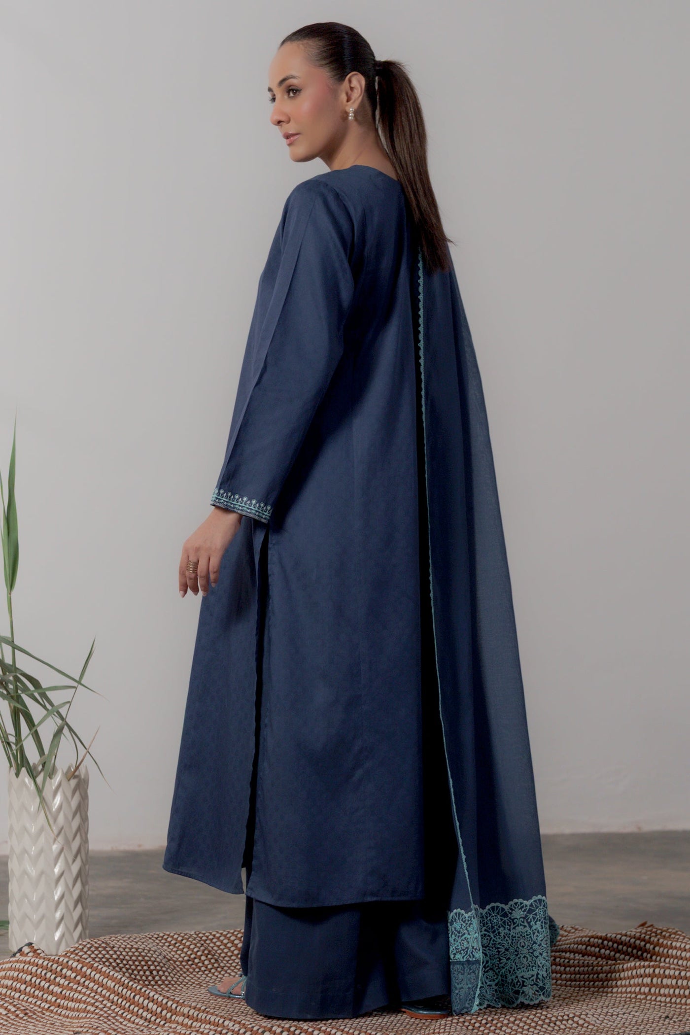 https://cdn.shopify.com/s/files/1/0568/3308/1529/files/E07090-NB0-5.jpg?v=1773130571