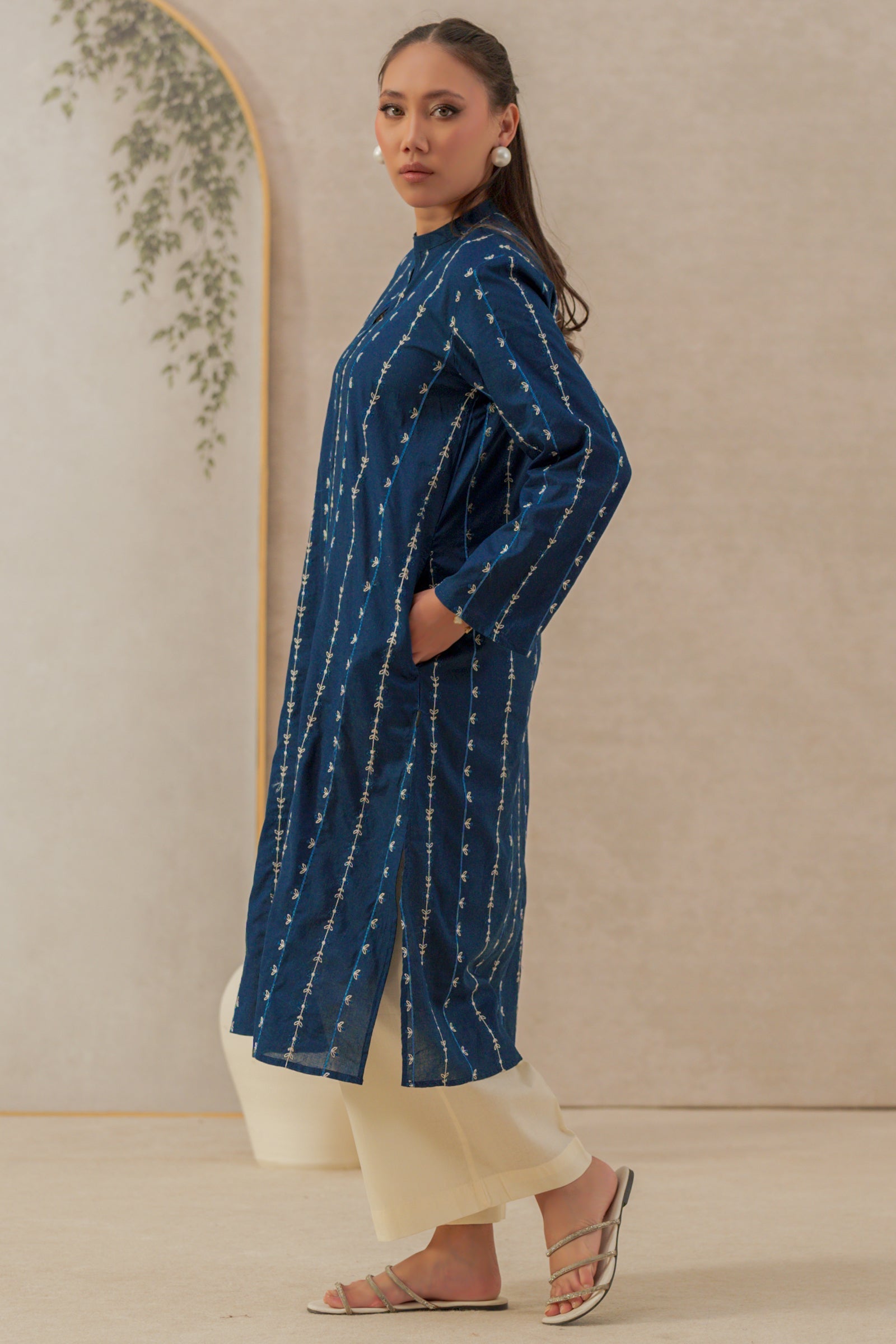 https://cdn.shopify.com/s/files/1/0568/3308/1529/files/E07095-NB0-4.jpg?v=1777625007