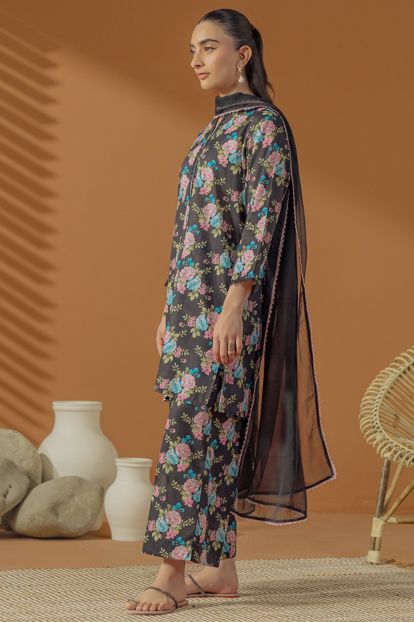 https://cdn.shopify.com/s/files/1/0568/3308/1529/files/E07107-BK0_3.jpg?v=1776668528