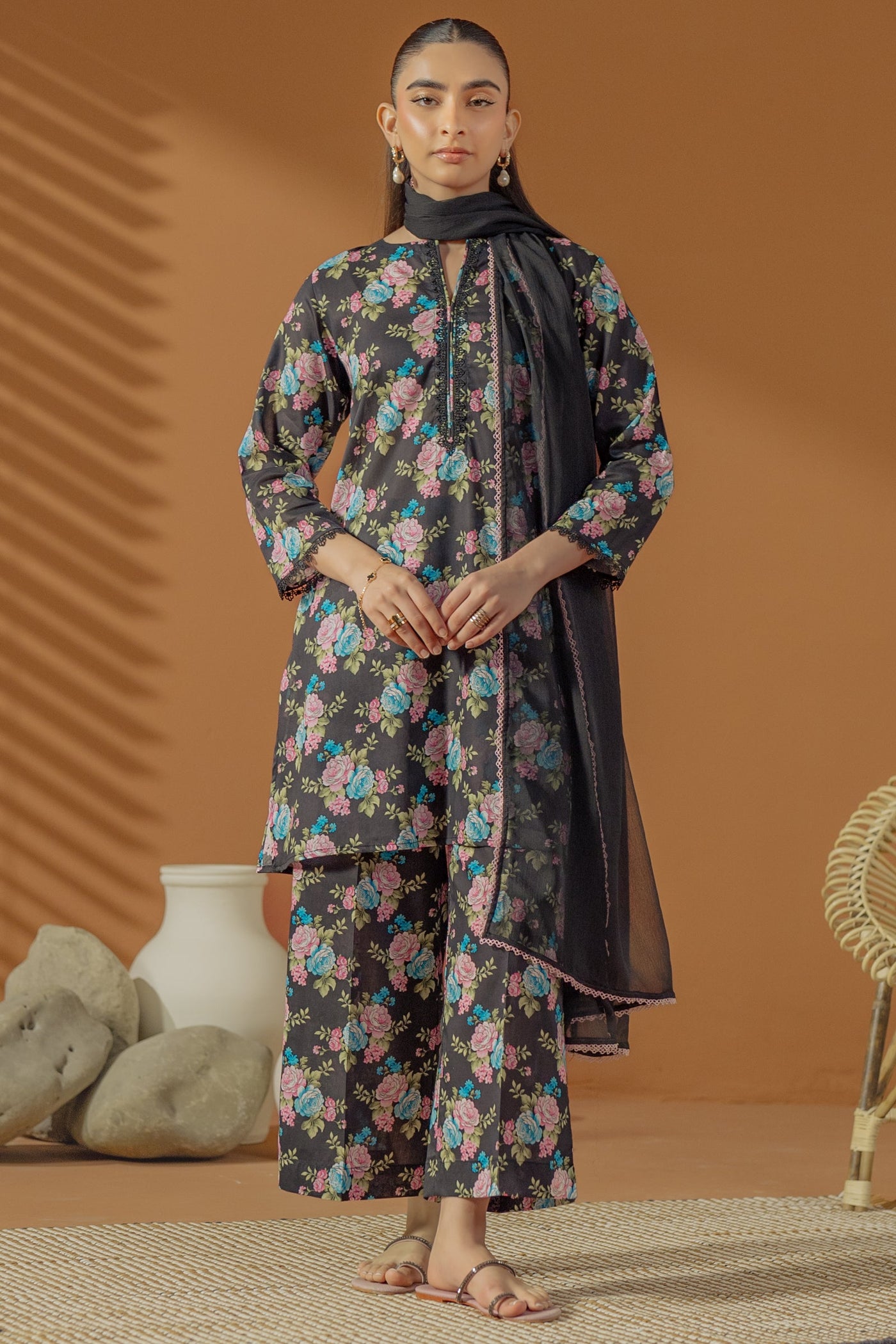 https://cdn.shopify.com/s/files/1/0568/3308/1529/files/E07107-BK0_5.jpg?v=1776668528