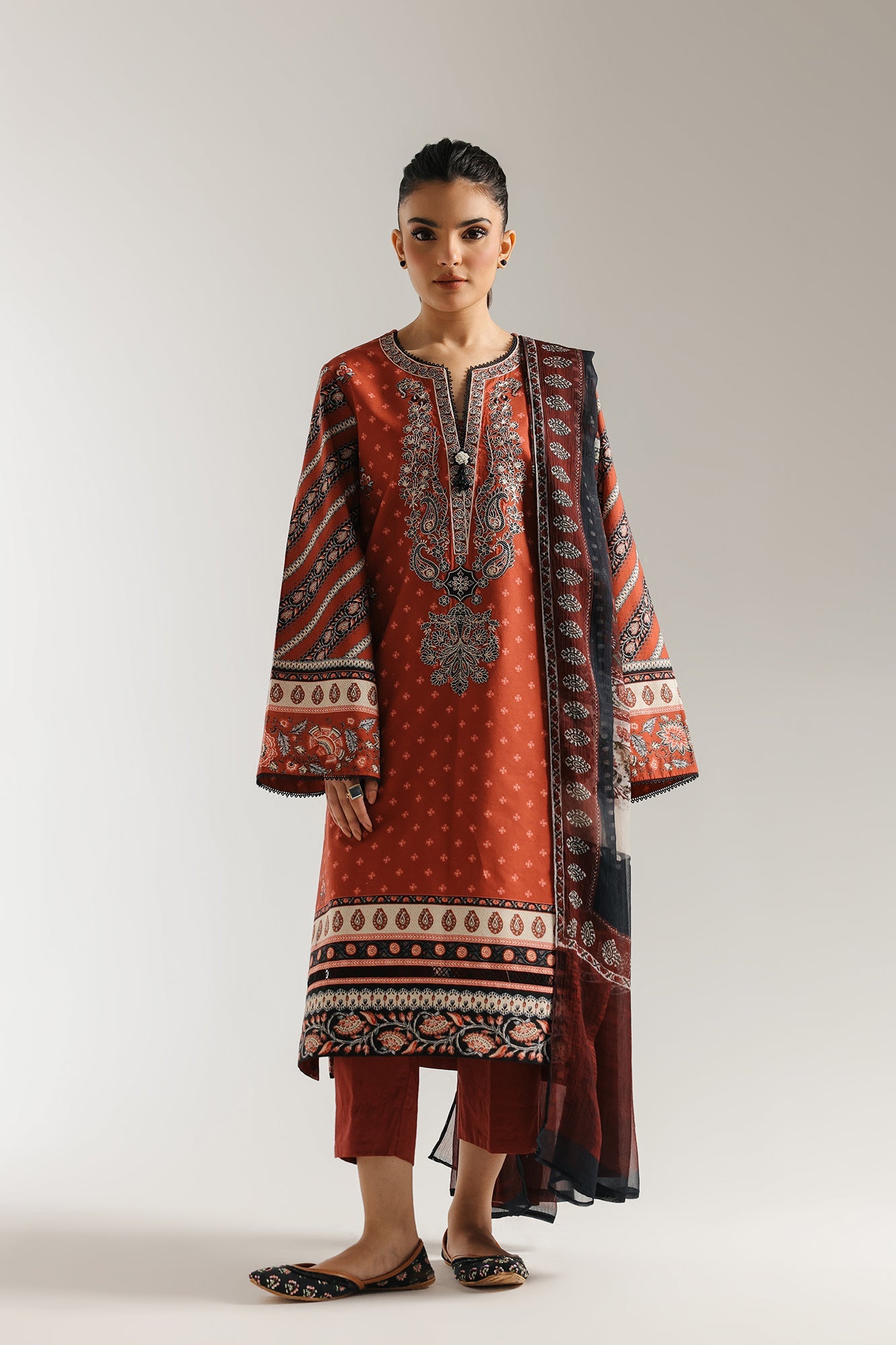 EMBROIDERED SUIT (E0711/203/305)