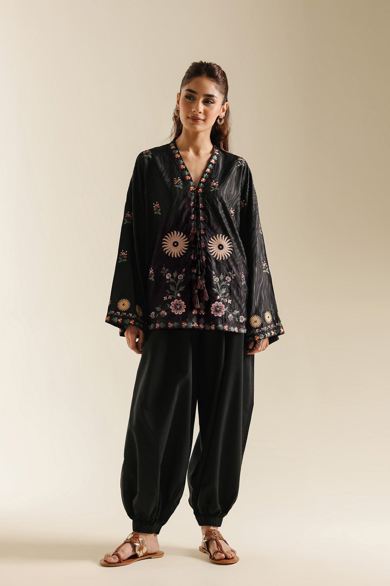 EMBROIDERED TOP (E0712/119/901)
