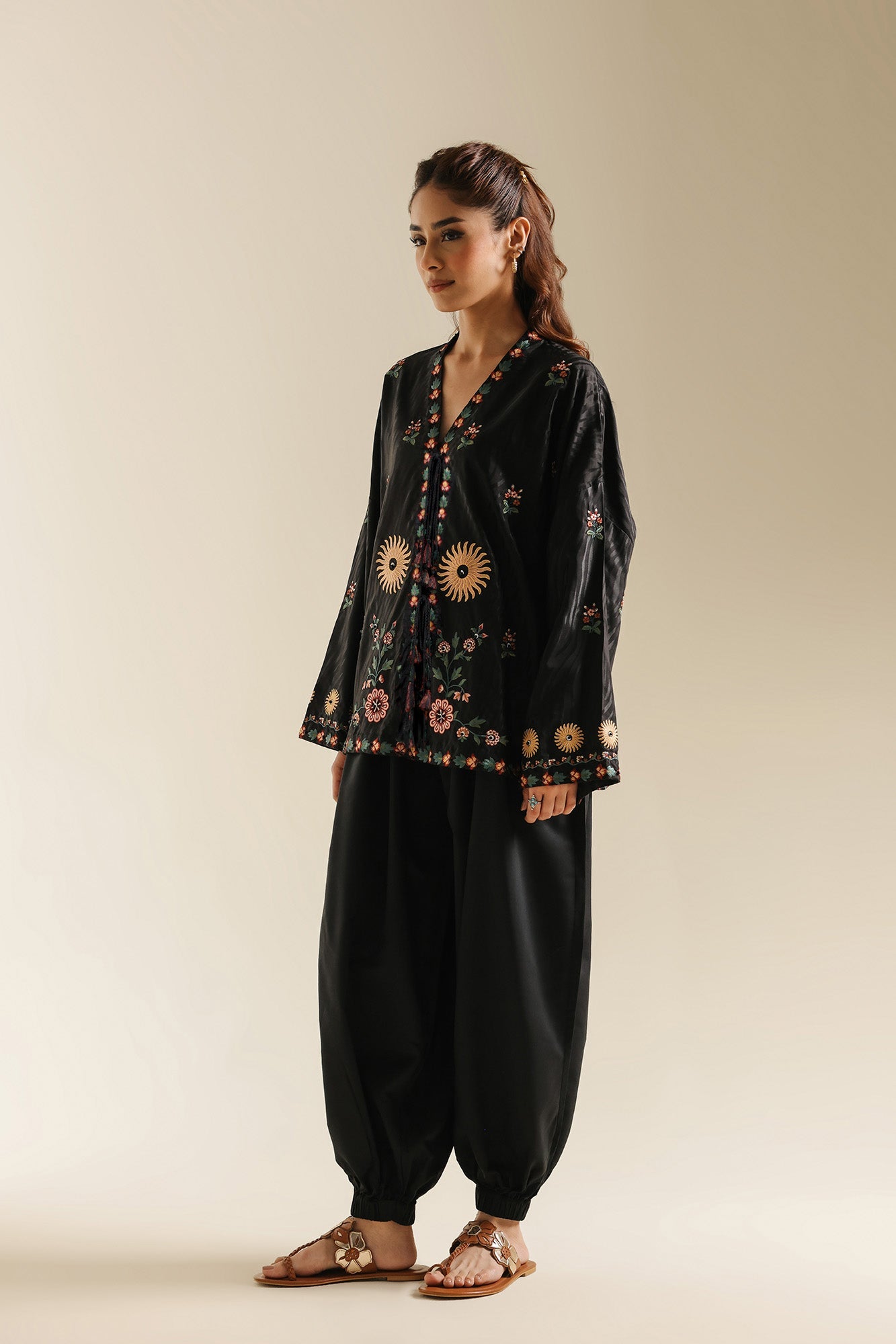 EMBROIDERED TOP (E0712/119/901)