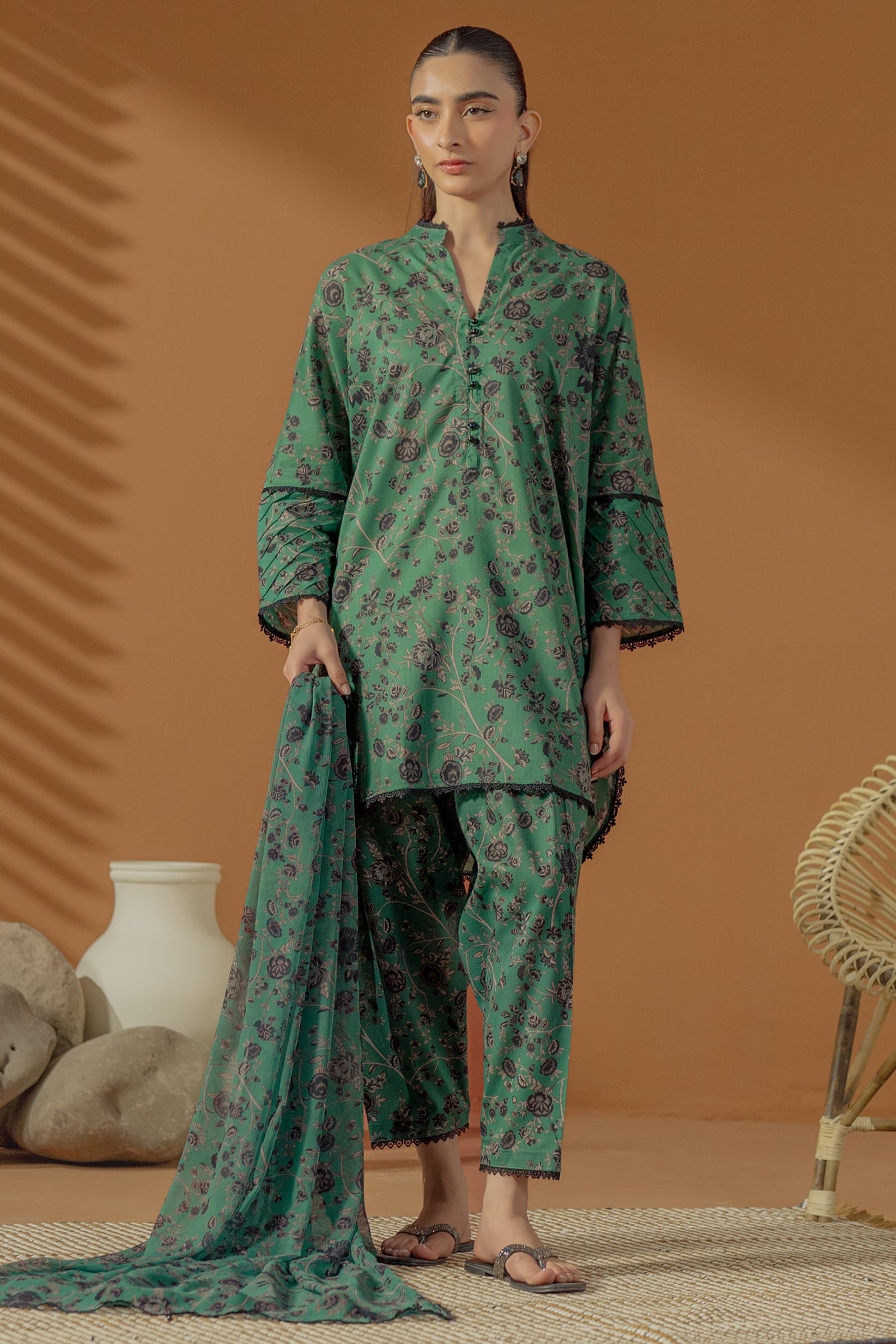 https://cdn.shopify.com/s/files/1/0568/3308/1529/files/E07126-GN0.jpg?v=1777556920