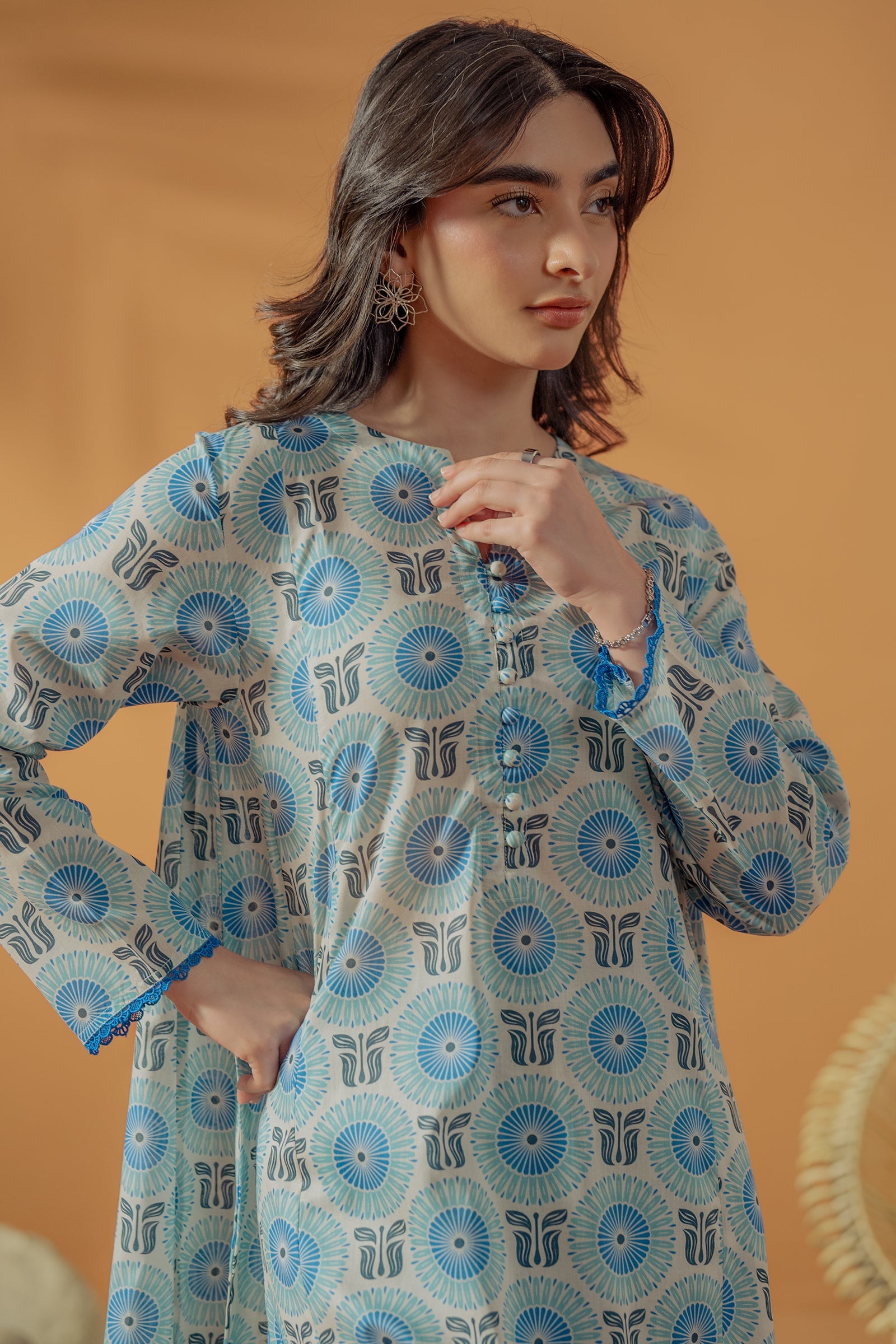 https://cdn.shopify.com/s/files/1/0568/3308/1529/files/E07127-OW0_3.jpg?v=1777460489