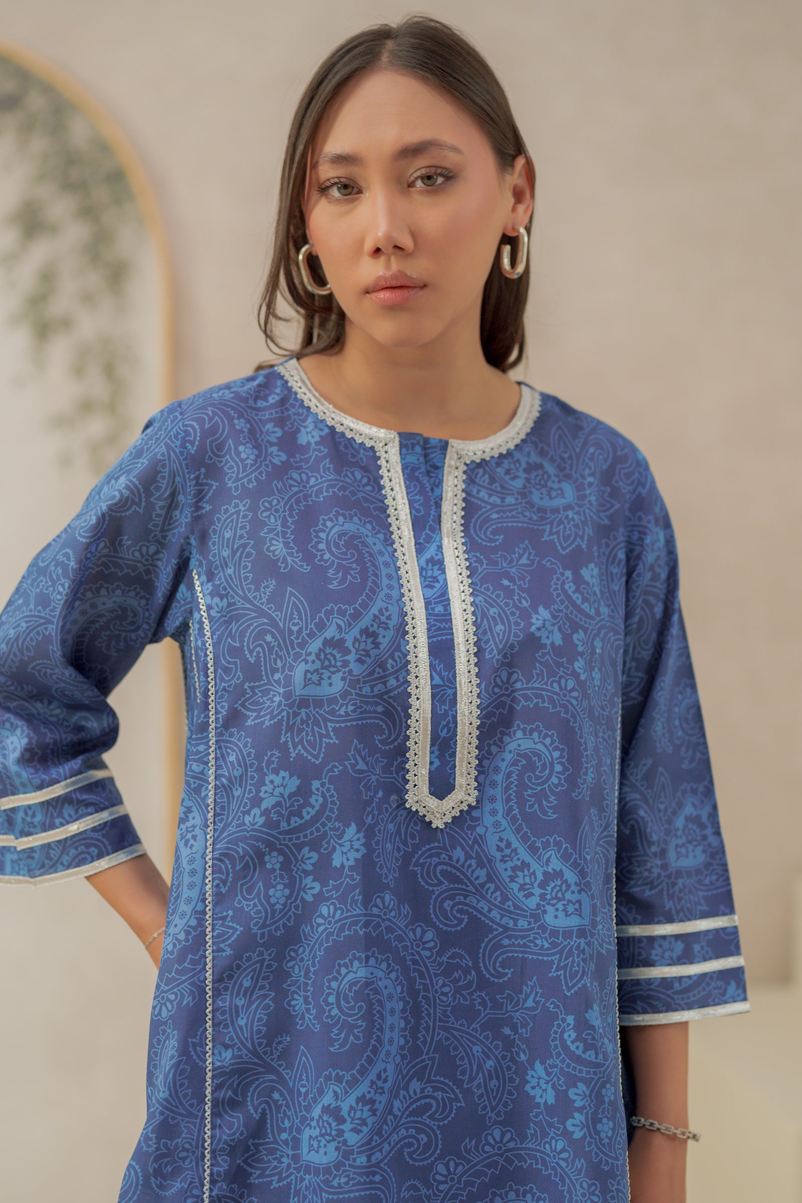 https://cdn.shopify.com/s/files/1/0568/3308/1529/files/E07140-BL0-3.jpg?v=1781156870