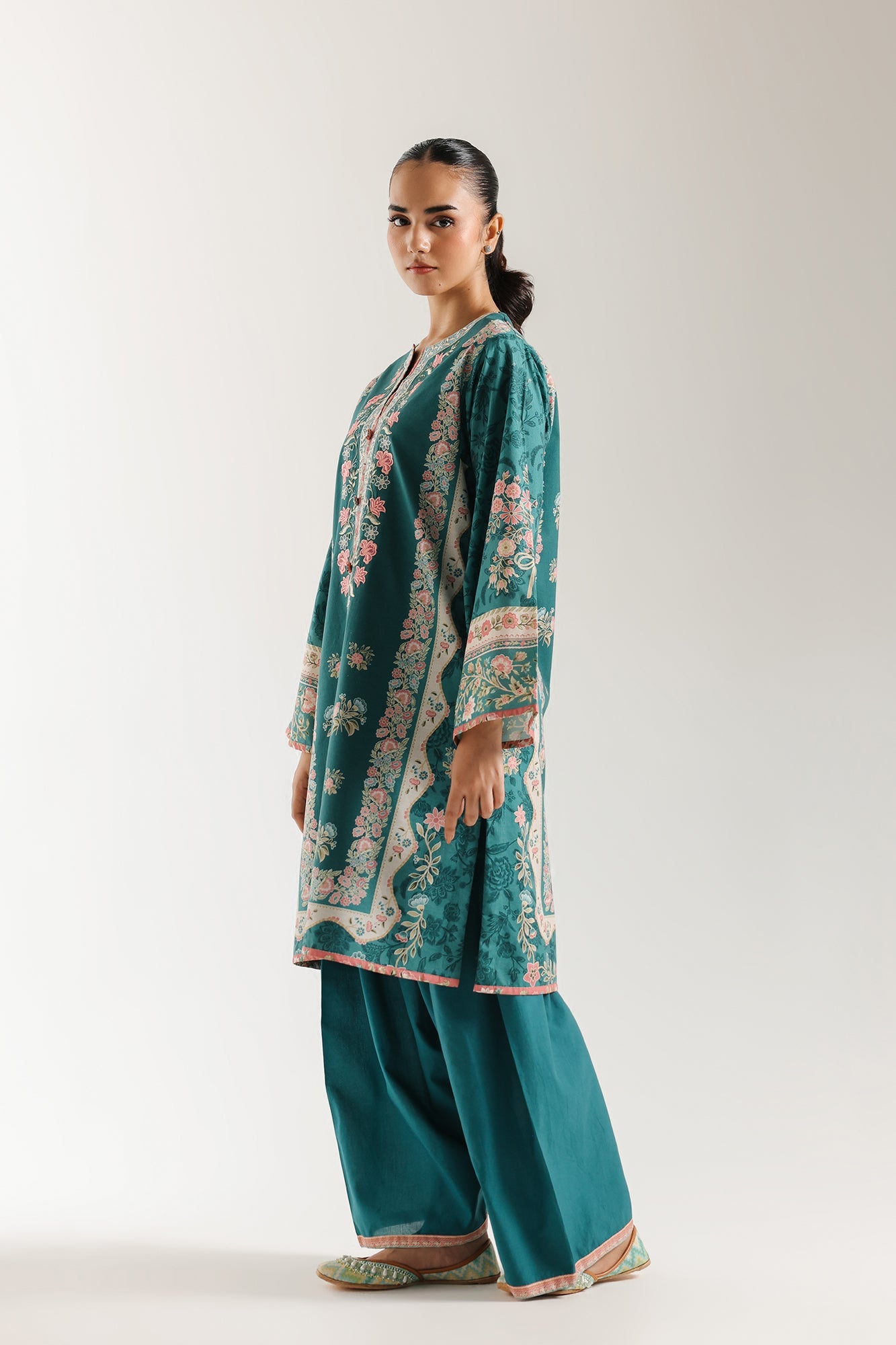 EMBROIDERED SUIT (E0715/203/712)