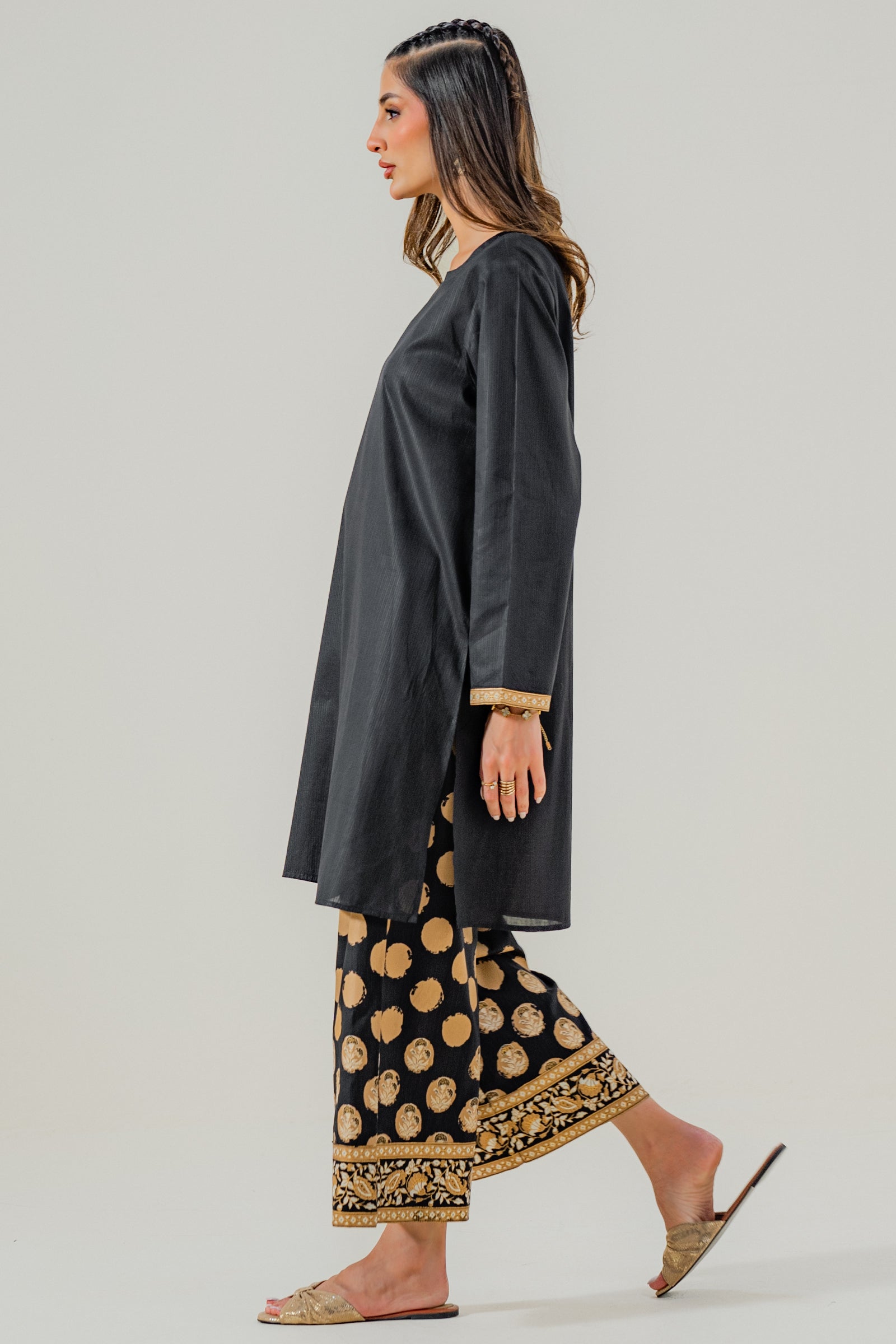 https://cdn.shopify.com/s/files/1/0568/3308/1529/files/E07163-BK0-5.jpg?v=1781337357