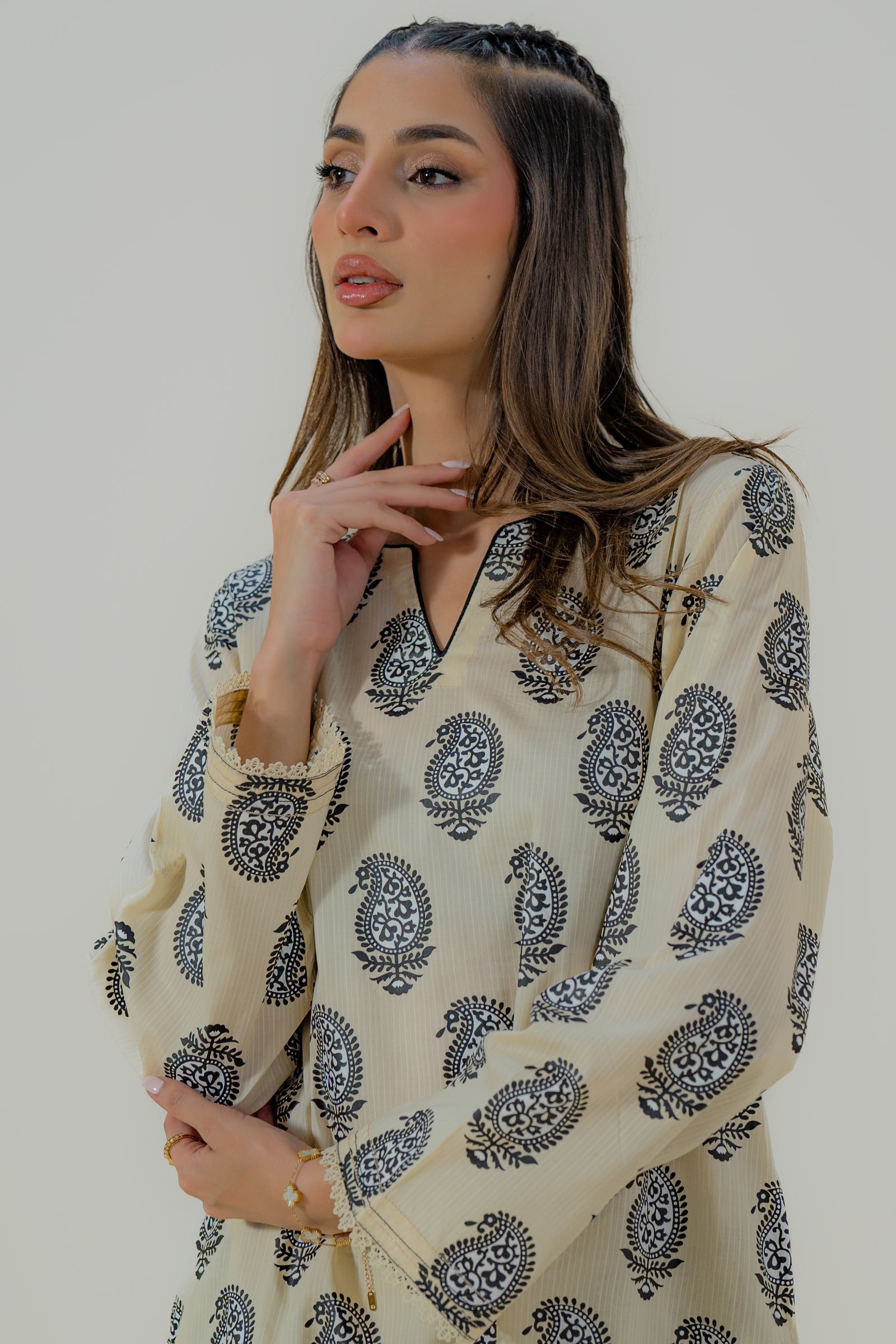 https://cdn.shopify.com/s/files/1/0568/3308/1529/files/E07164-CR0-2.jpg?v=1781337423