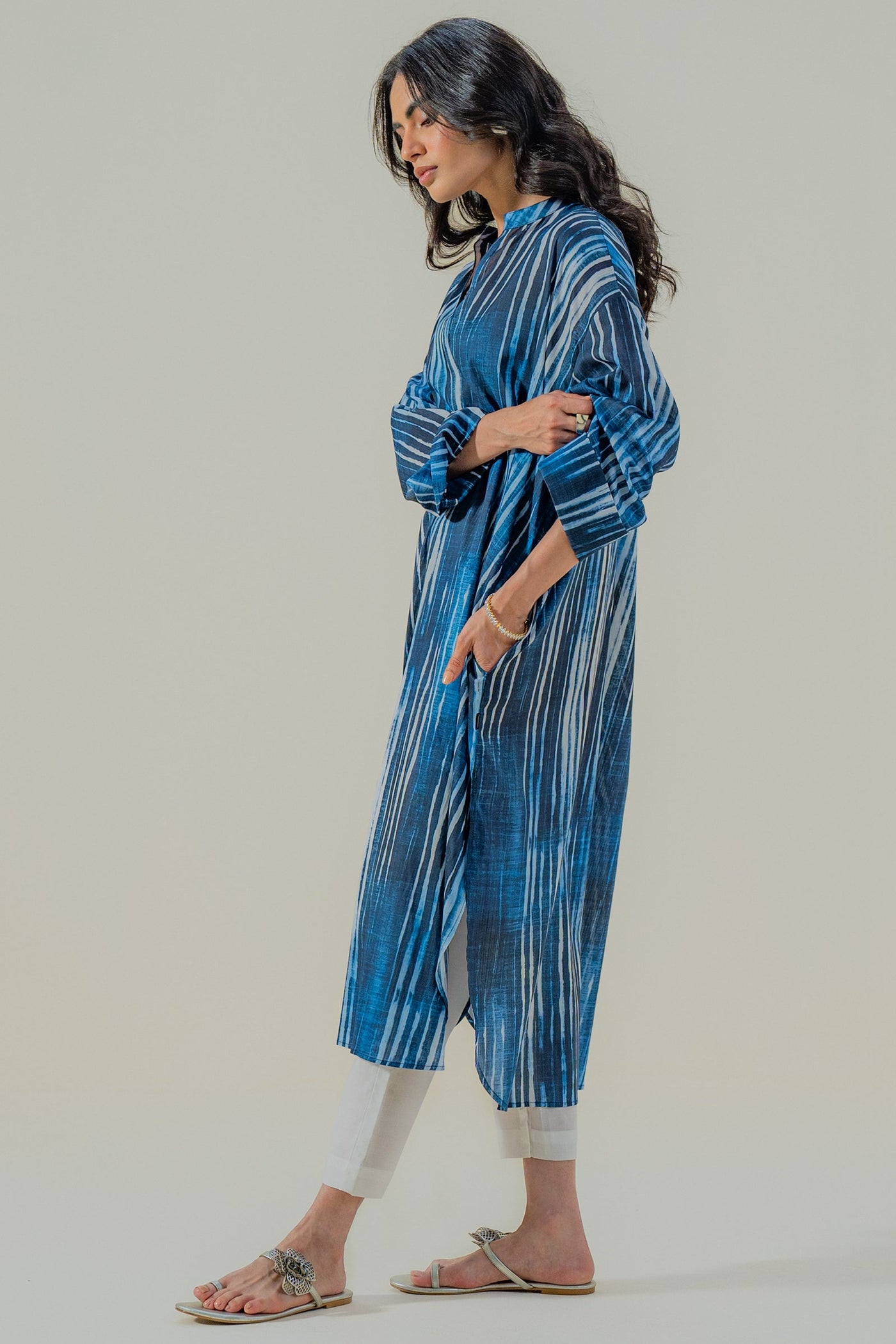 https://cdn.shopify.com/s/files/1/0568/3308/1529/files/E07178-NB0-4.jpg?v=1780658737