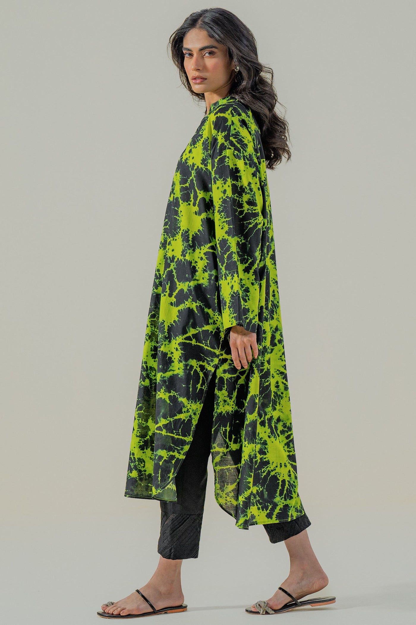 https://cdn.shopify.com/s/files/1/0568/3308/1529/files/E07179-BK0-4.jpg?v=1780658775