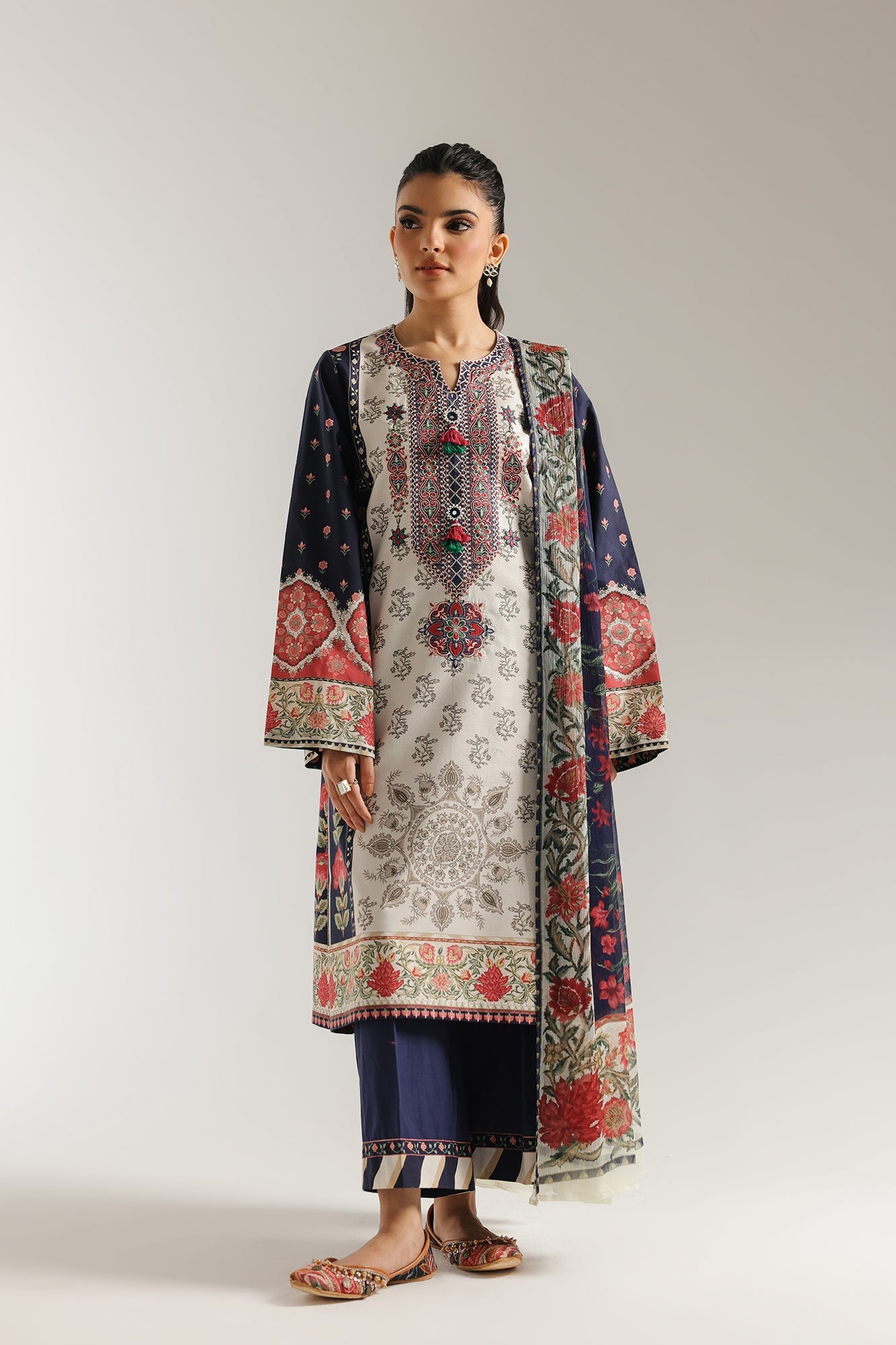 EMBROIDERED SUIT (E0718/203/619)