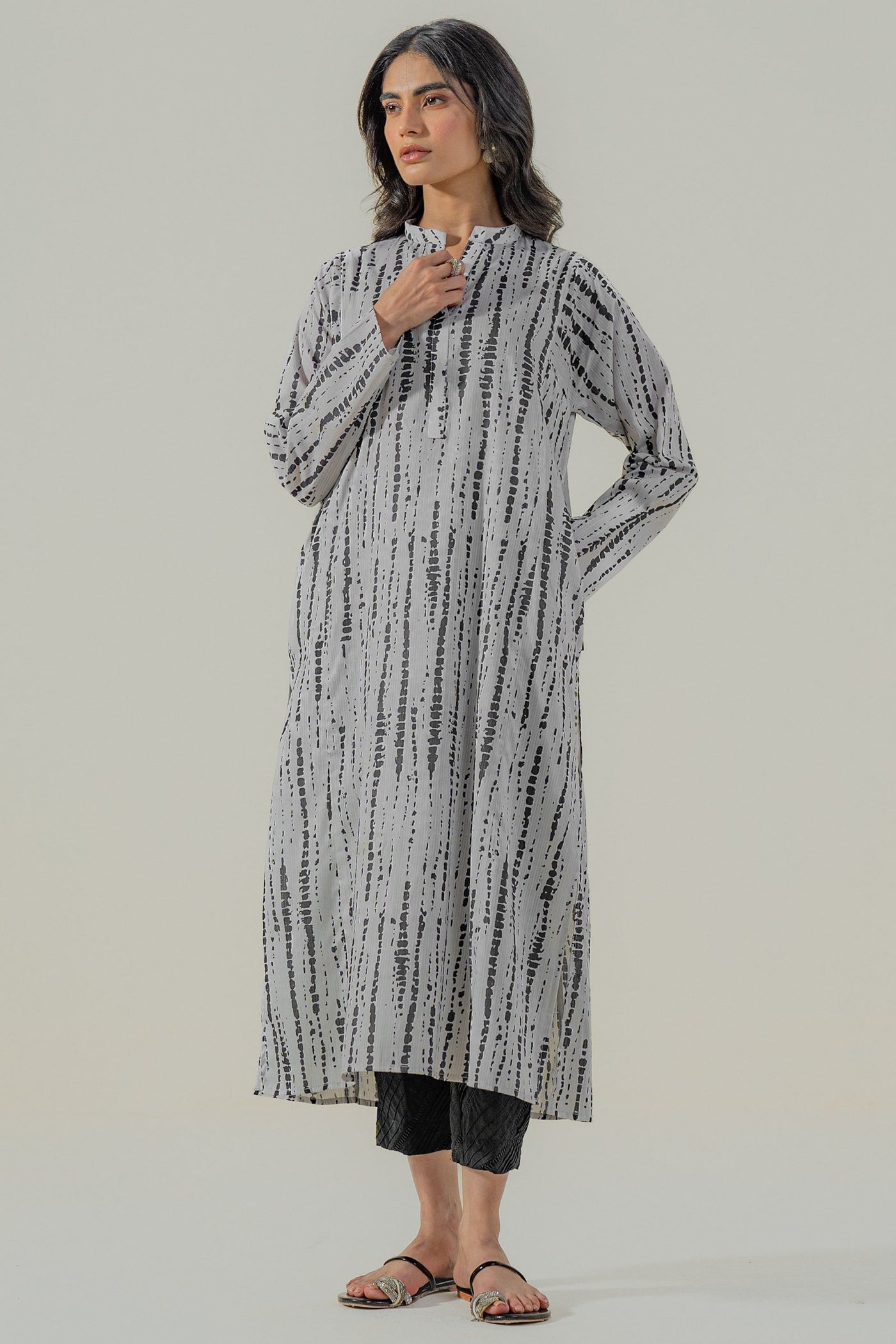 https://cdn.shopify.com/s/files/1/0568/3308/1529/files/E07191-WHT.jpg?v=1780658815