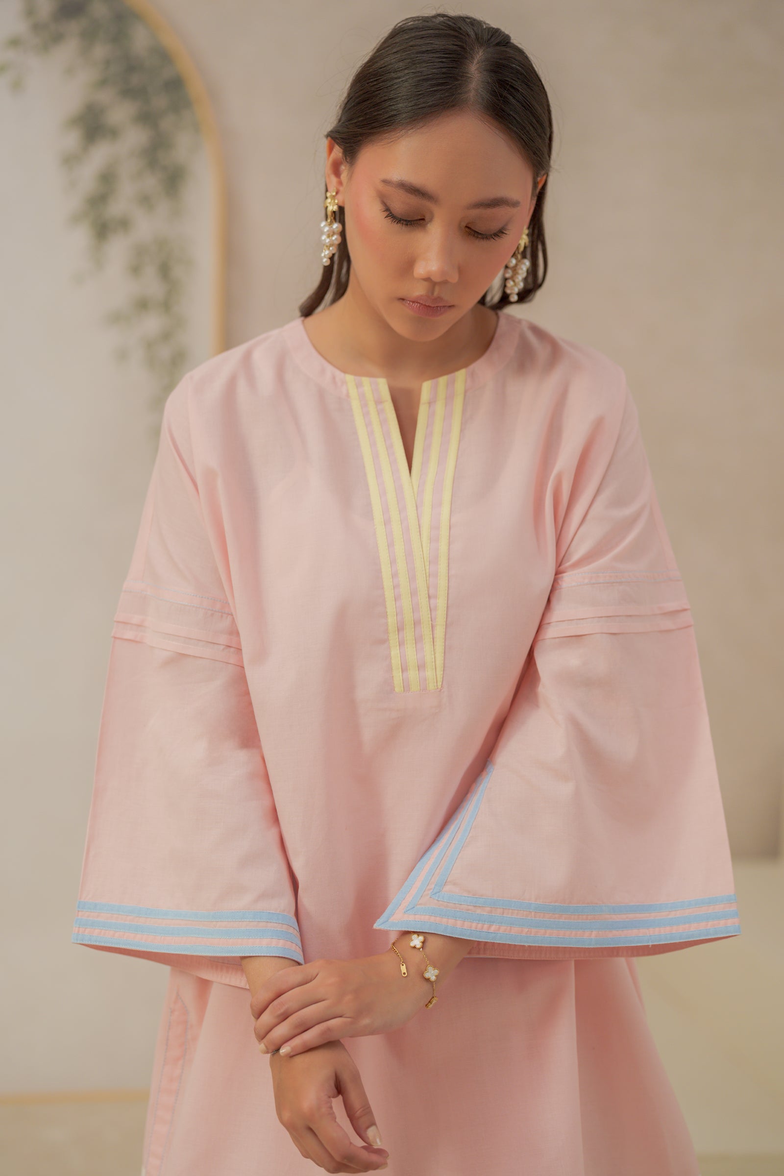 https://cdn.shopify.com/s/files/1/0568/3308/1529/files/E07194-BP0-4.jpg?v=1778856896