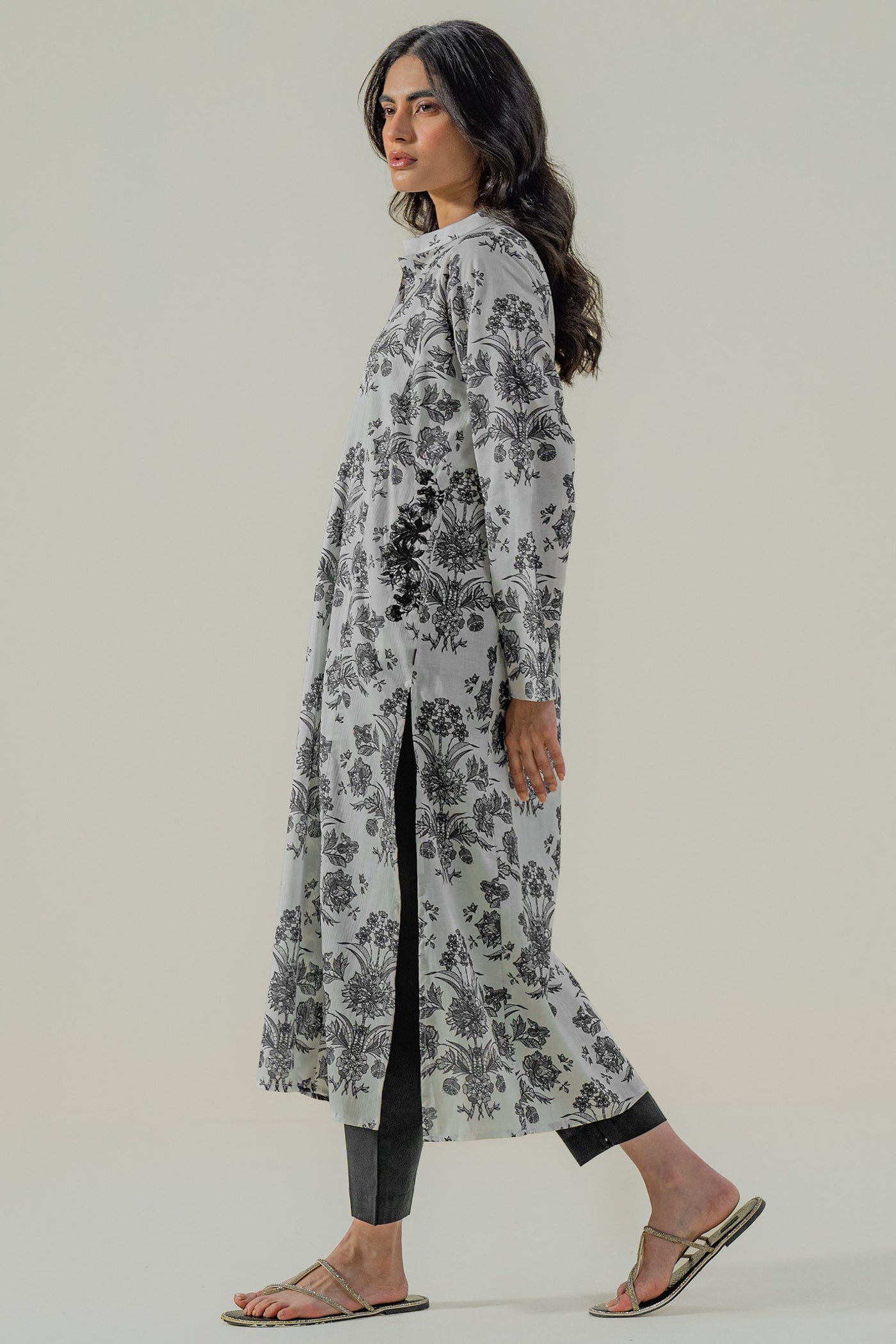 https://cdn.shopify.com/s/files/1/0568/3308/1529/files/E07196-BW0-4.jpg?v=1780658844