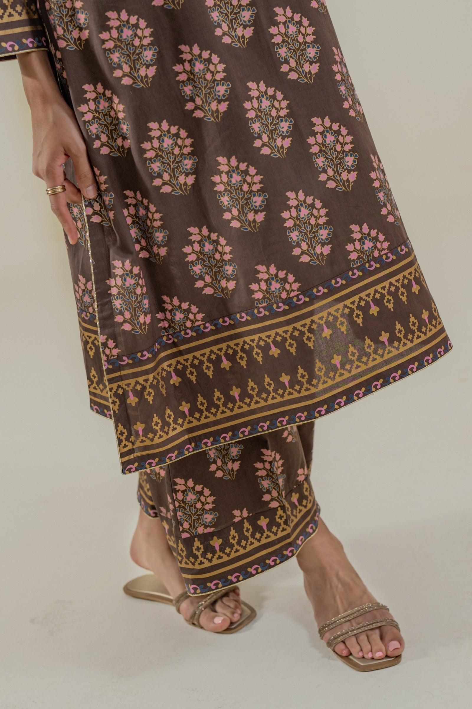 https://cdn.shopify.com/s/files/1/0568/3308/1529/files/E07204-CB0-4.jpg?v=1779300951