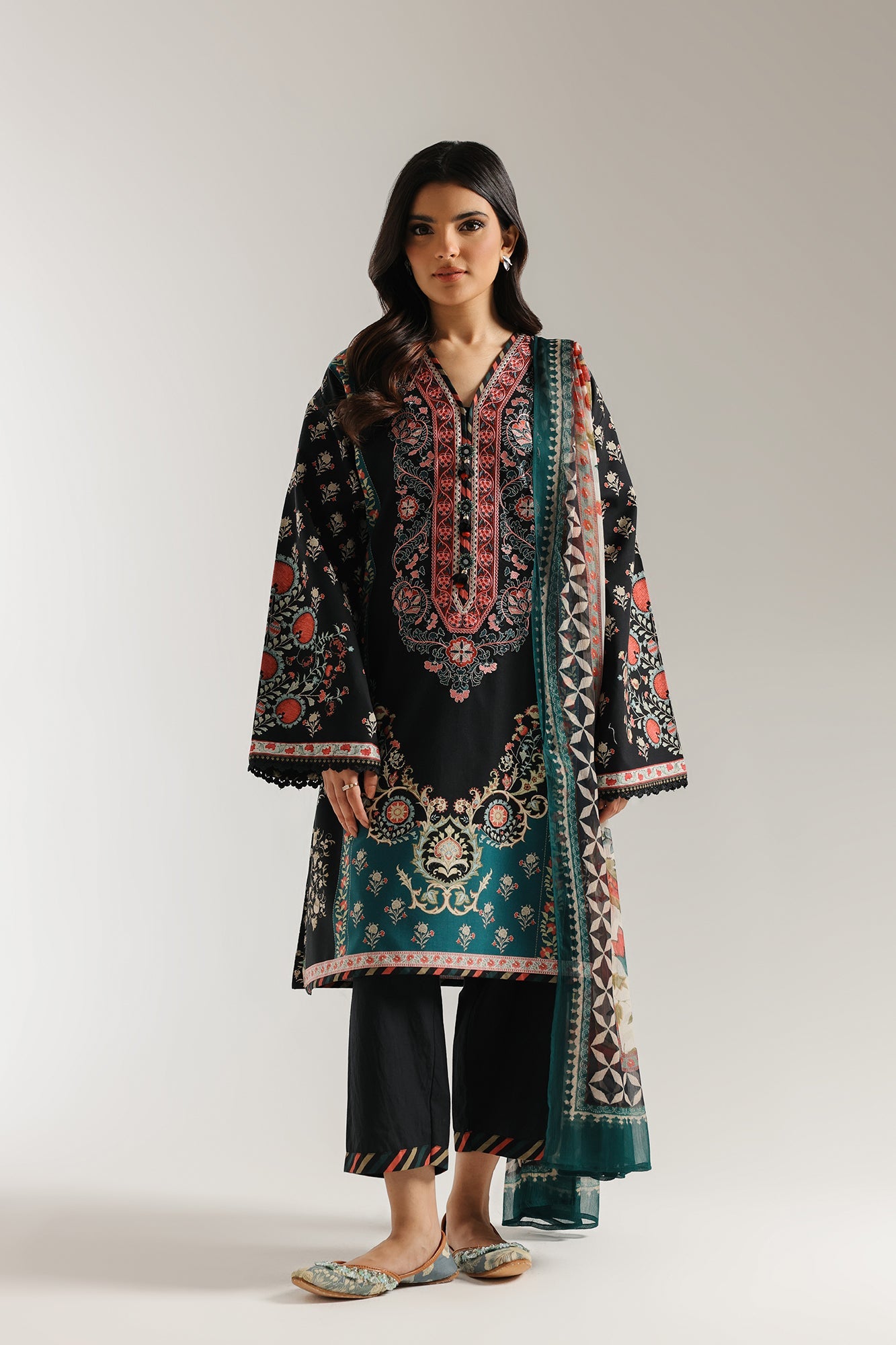 EMBROIDERED SUIT (E0725/203/902)