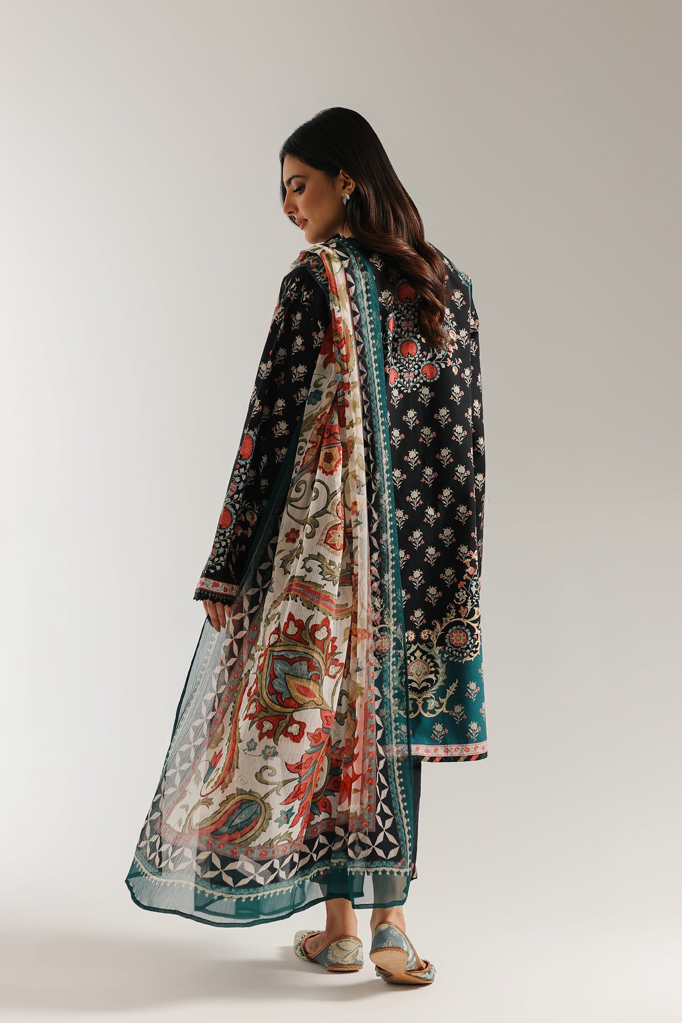 EMBROIDERED SUIT (E0725/203/902)