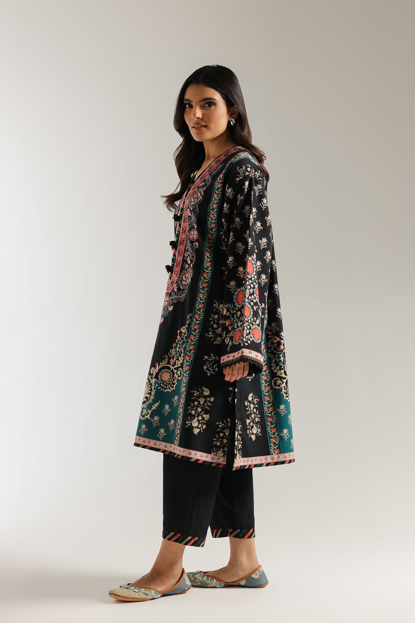 EMBROIDERED SUIT (E0725/203/902)