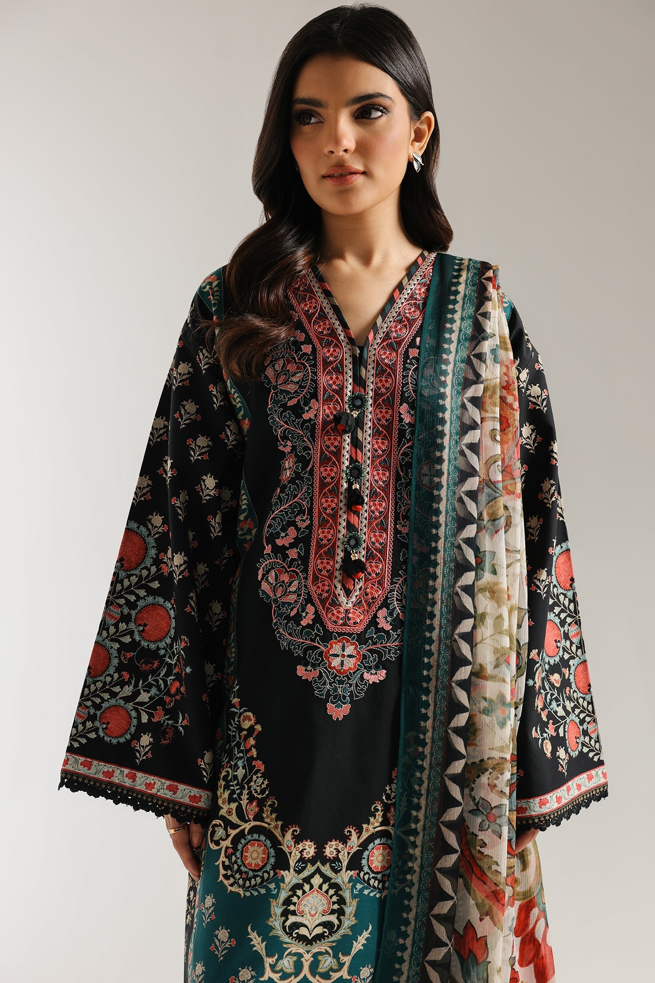 EMBROIDERED SUIT (E0725/203/902)