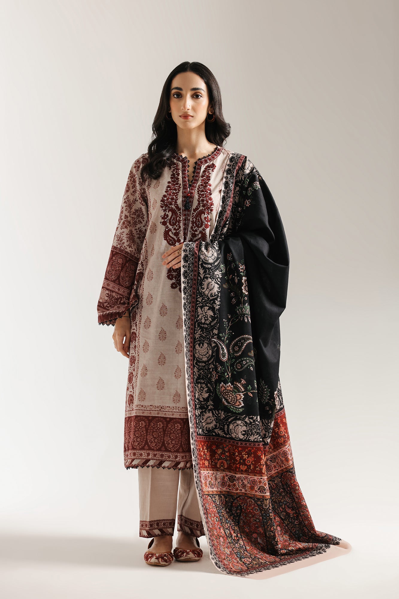 EMBROIDERED SUIT (E0734/203/530)