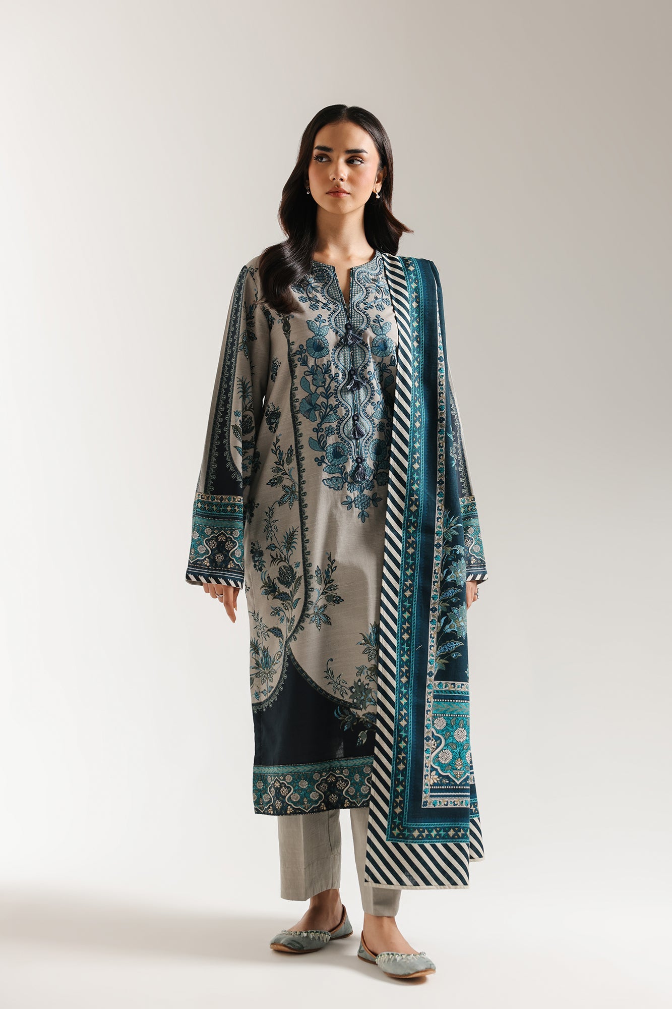 EMBROIDERED SUIT (E0742/203/909)