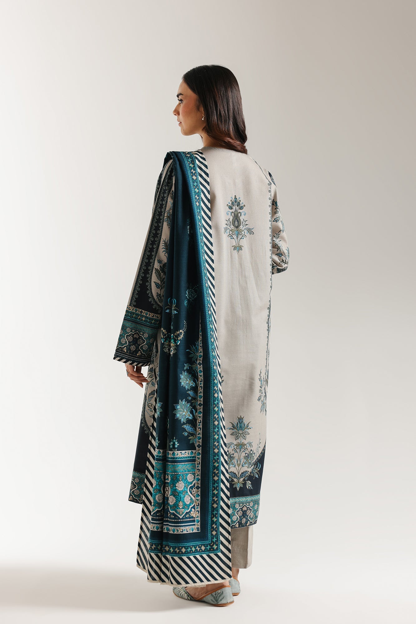 EMBROIDERED SUIT (E0742/203/909)