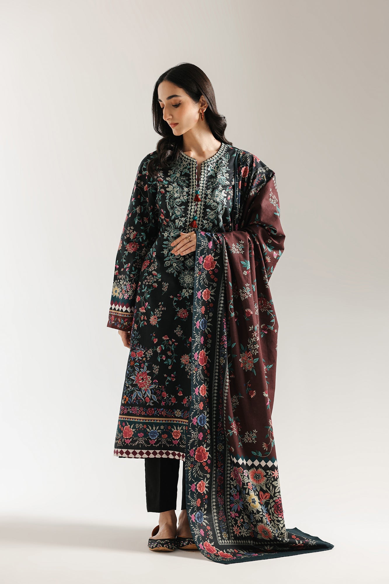 EMBROIDERED SUIT (E0743/203/902)