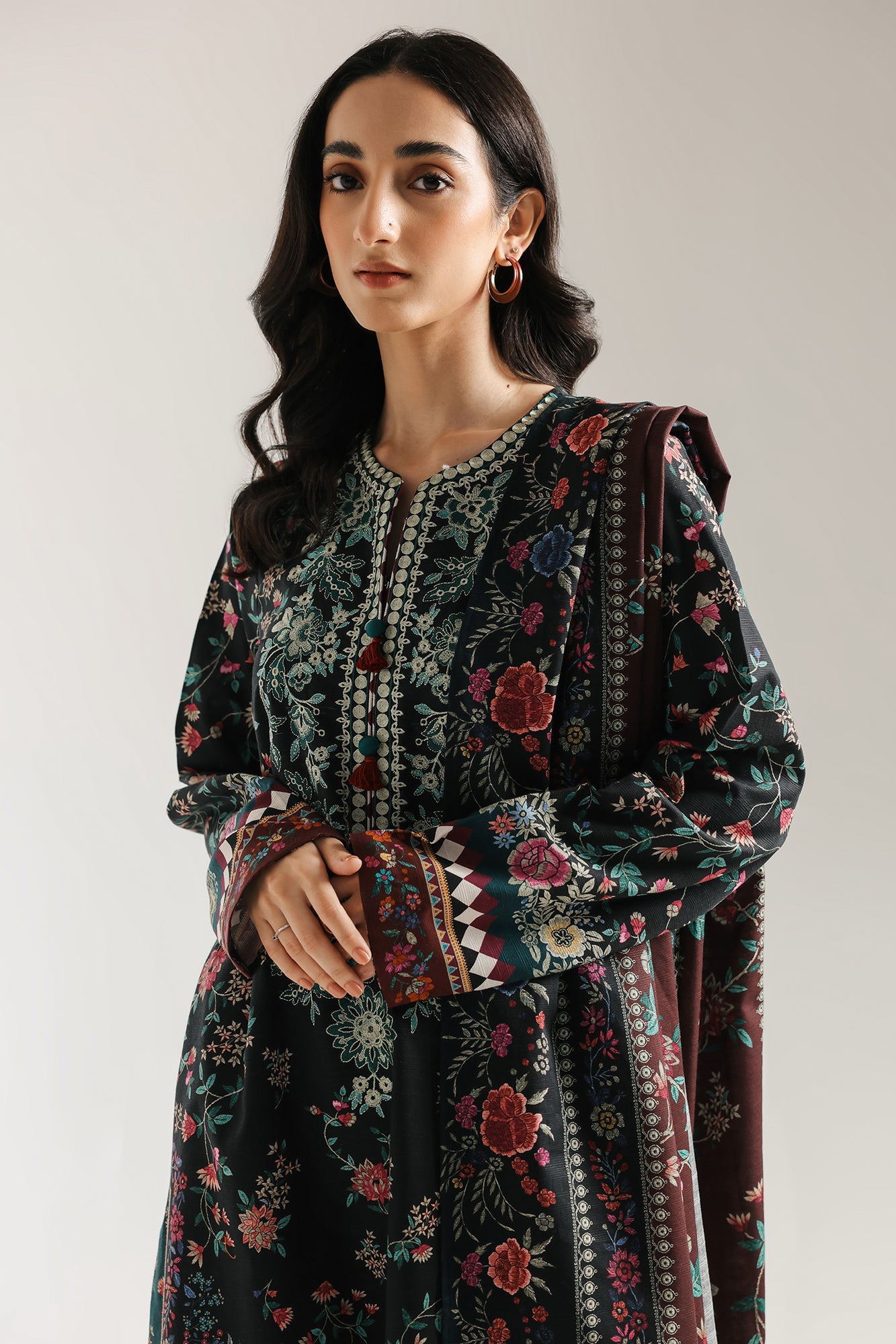 EMBROIDERED SUIT (E0743/203/902)